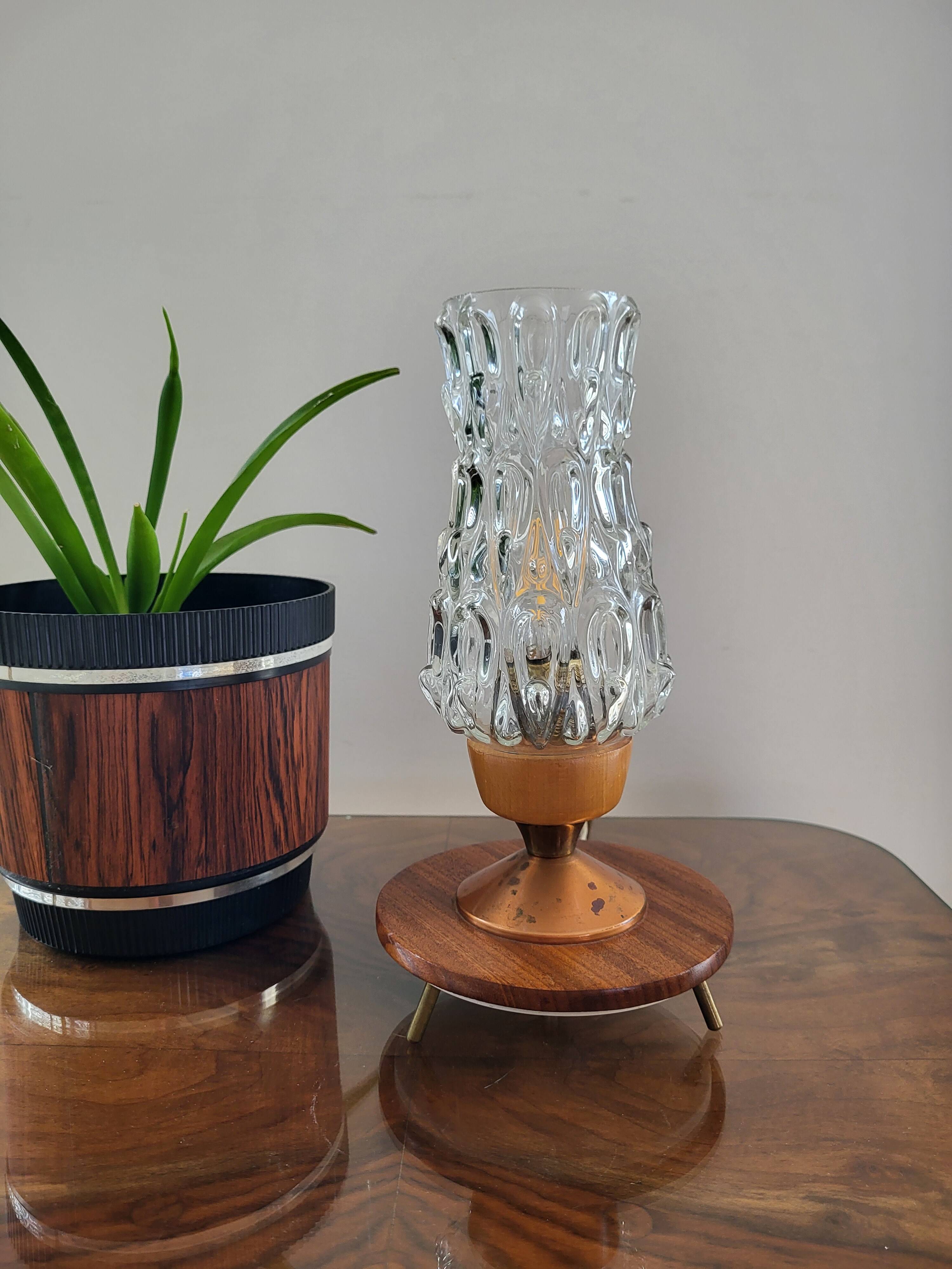 Tripod vintage tafellamp uit de jaren 60 met glazen lampenkap