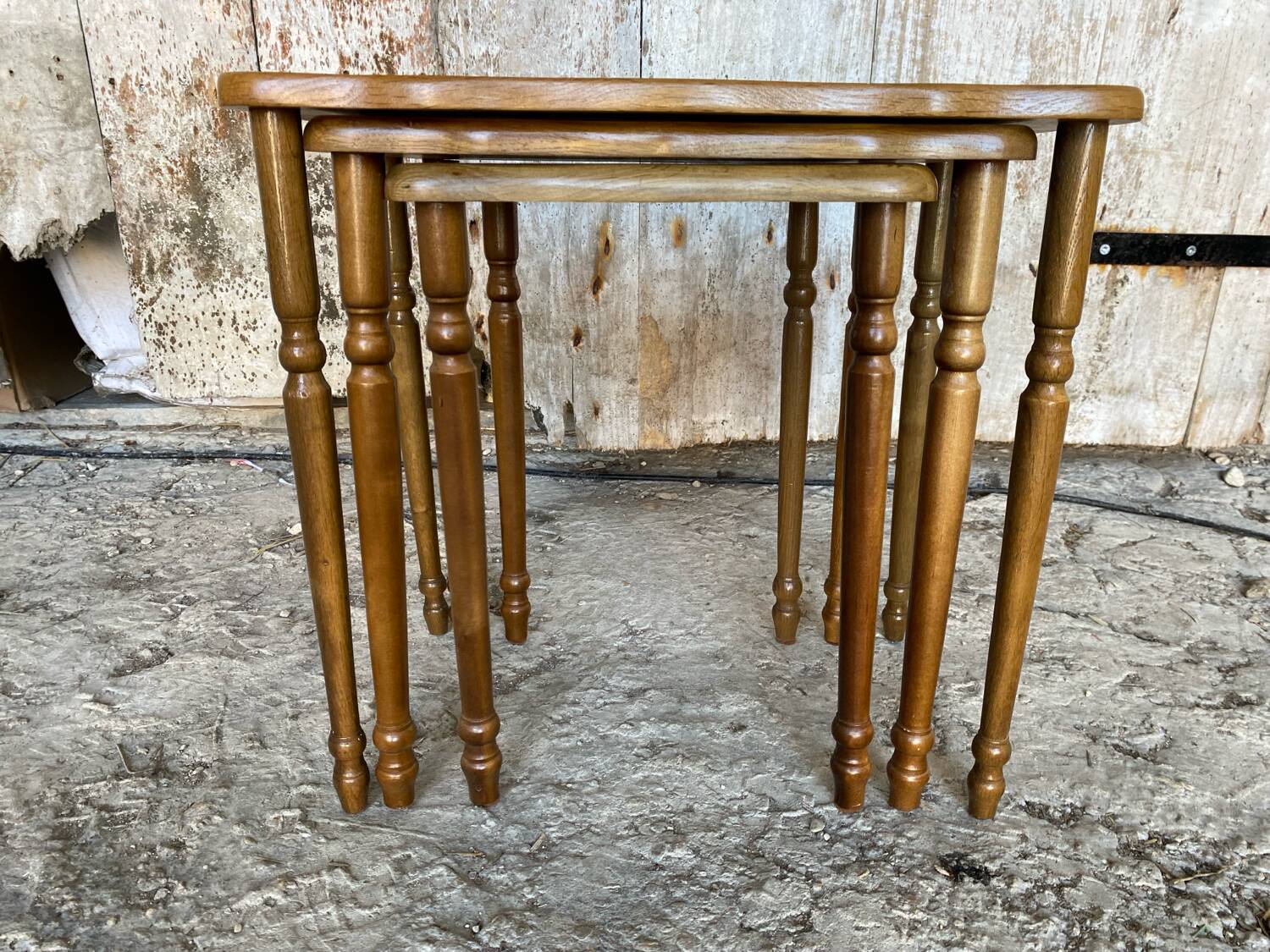 Set of 3 Vintage Nesting Tables with Turned Wooden Legs #D592