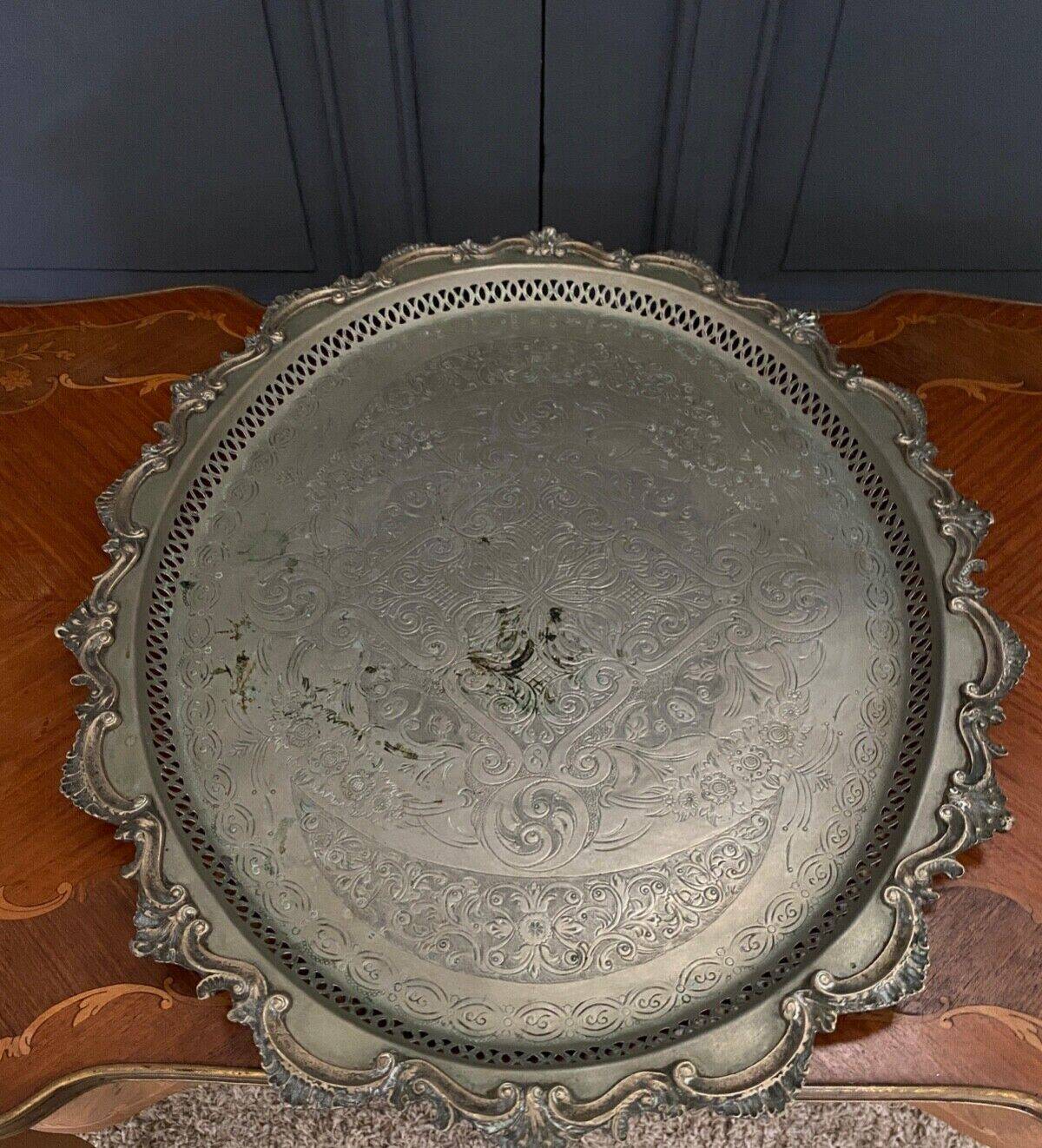 Plateau à thé oriental XXe gravé couleur métal