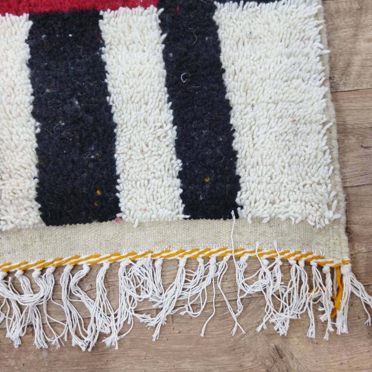 Azilal Berber rug in handmade wool 300 X 215 CM