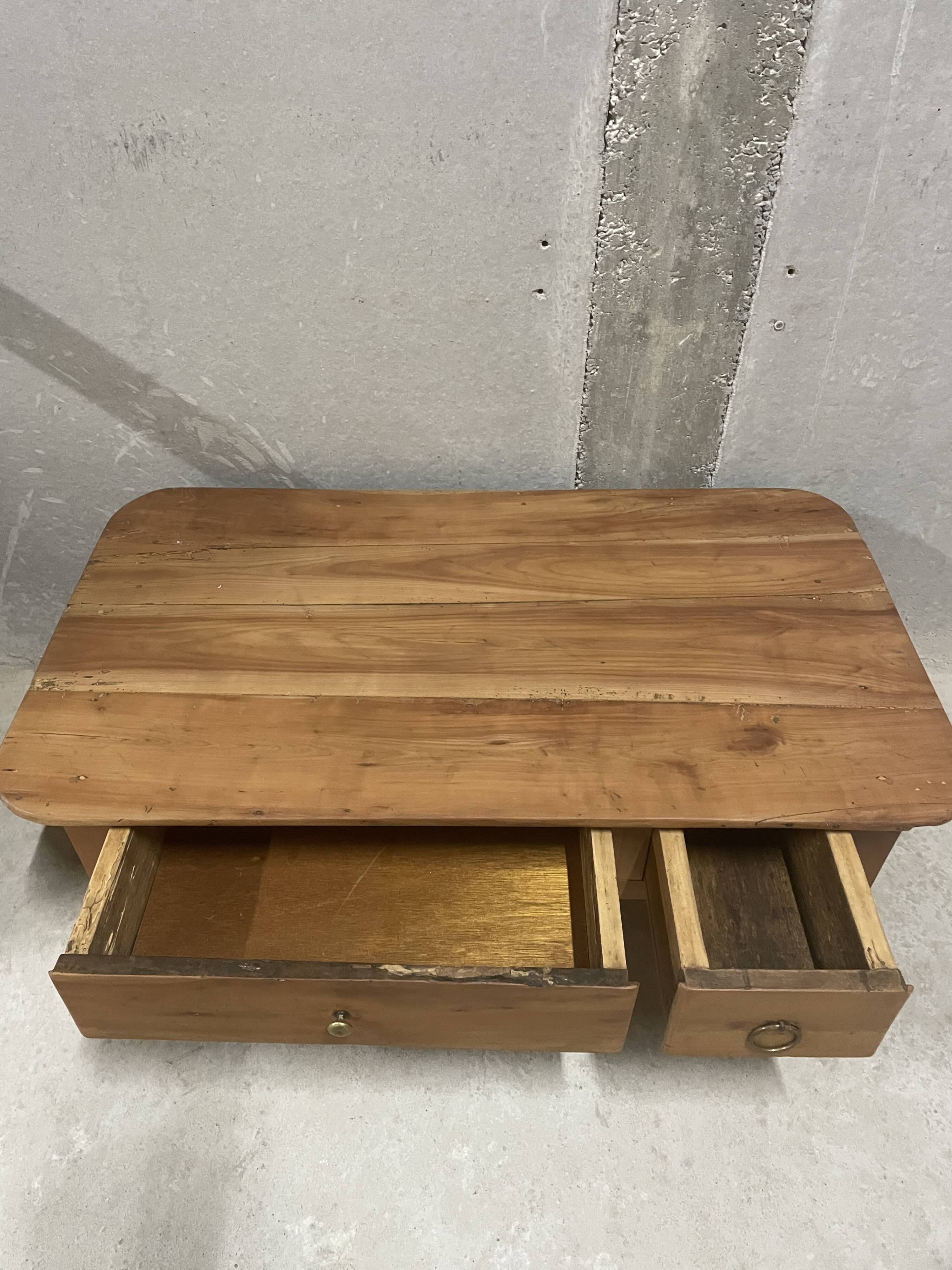 Oak coffee table with drawers