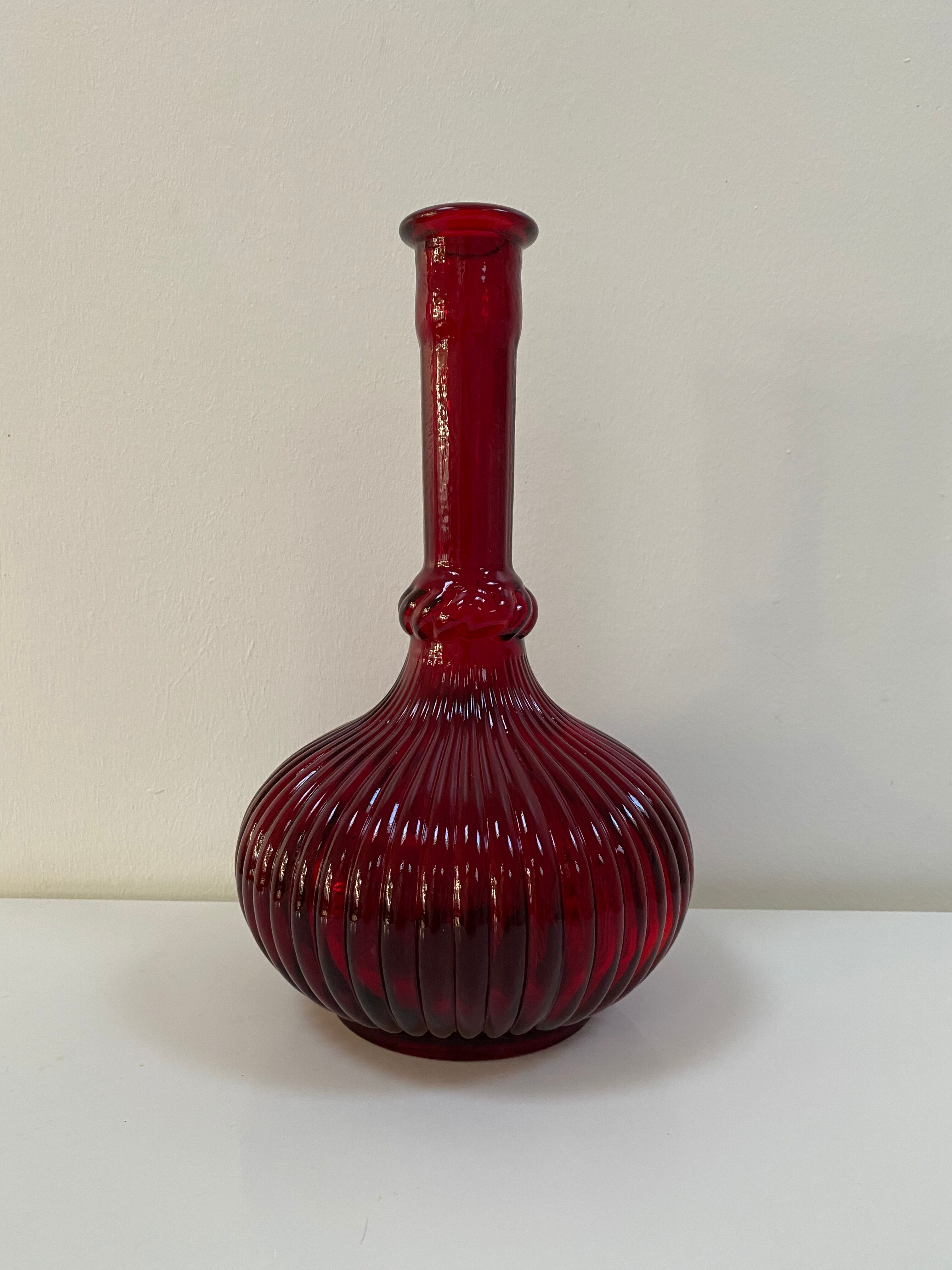Carafe / Deep red Empoli vase