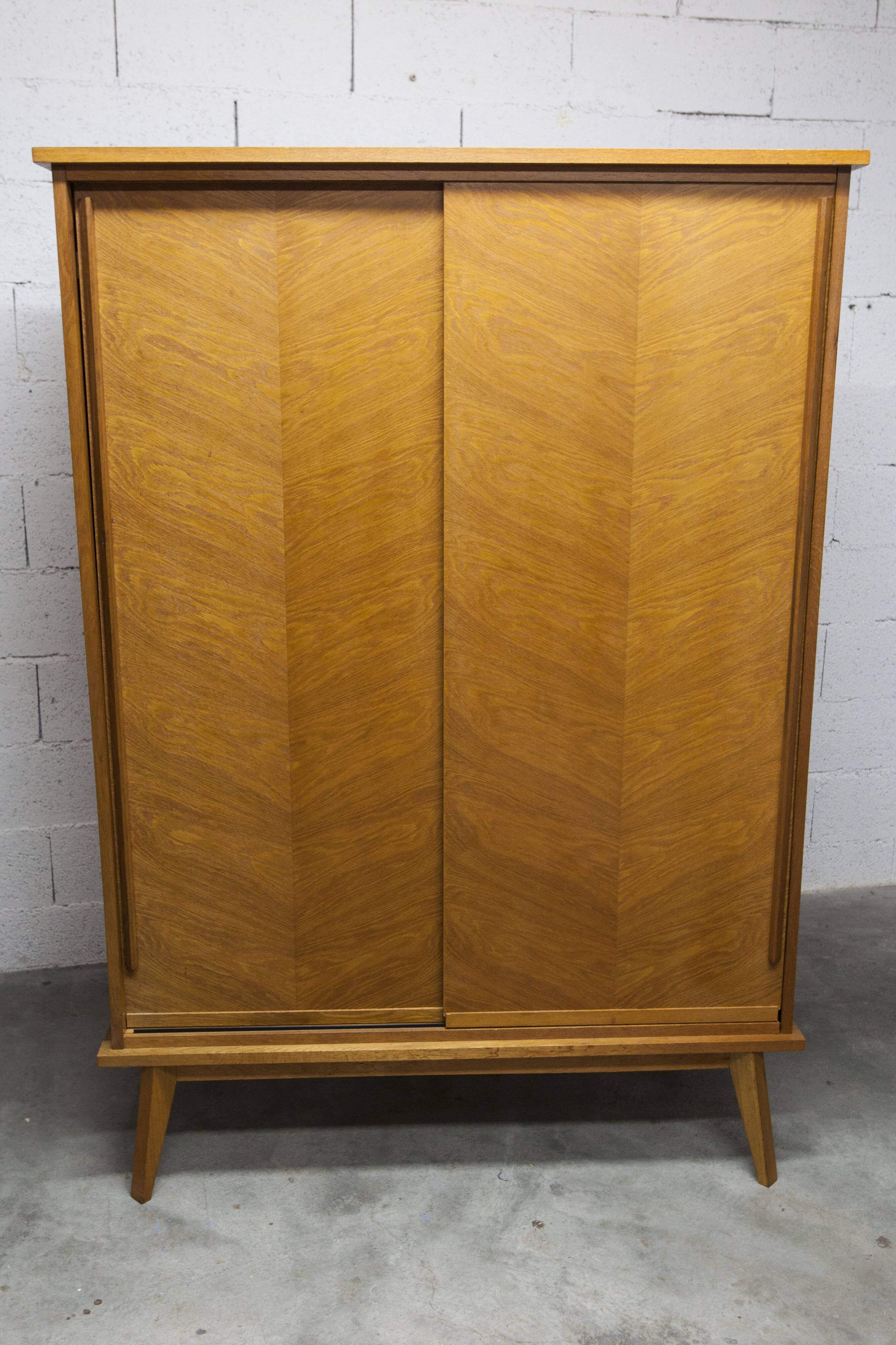 Armoire penderie 1950 pieds compas portes coulissantes plateau neuf