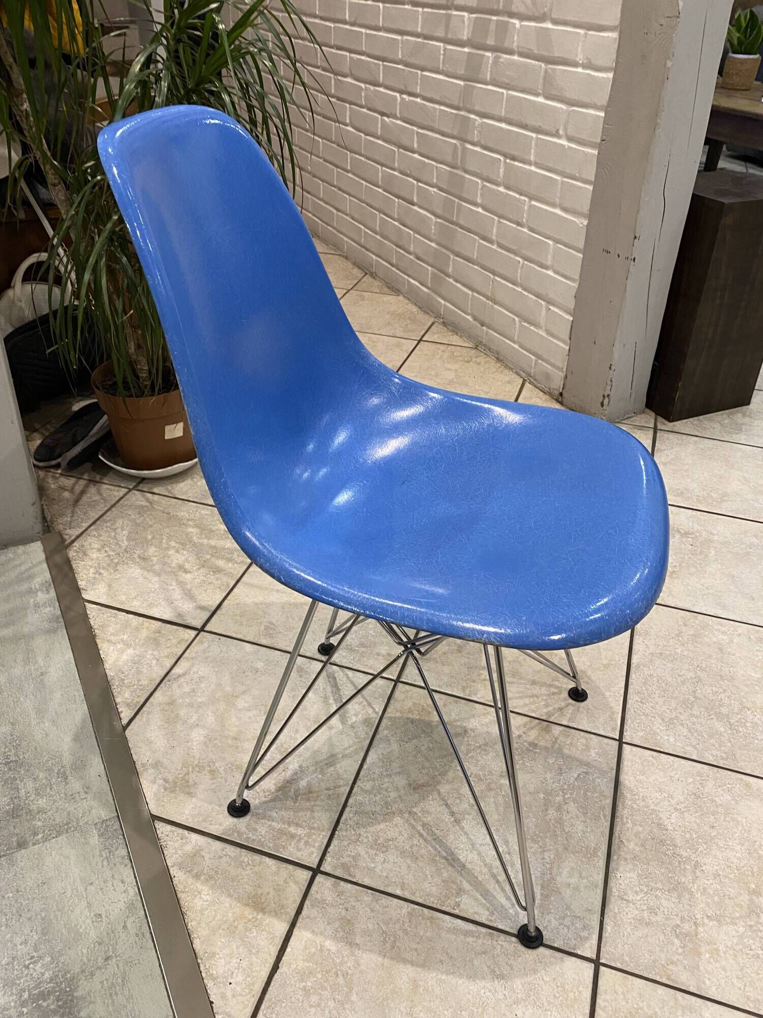 Turquoise blue DSR Eiffel fiberglass chair Eames Herman Miller vintage