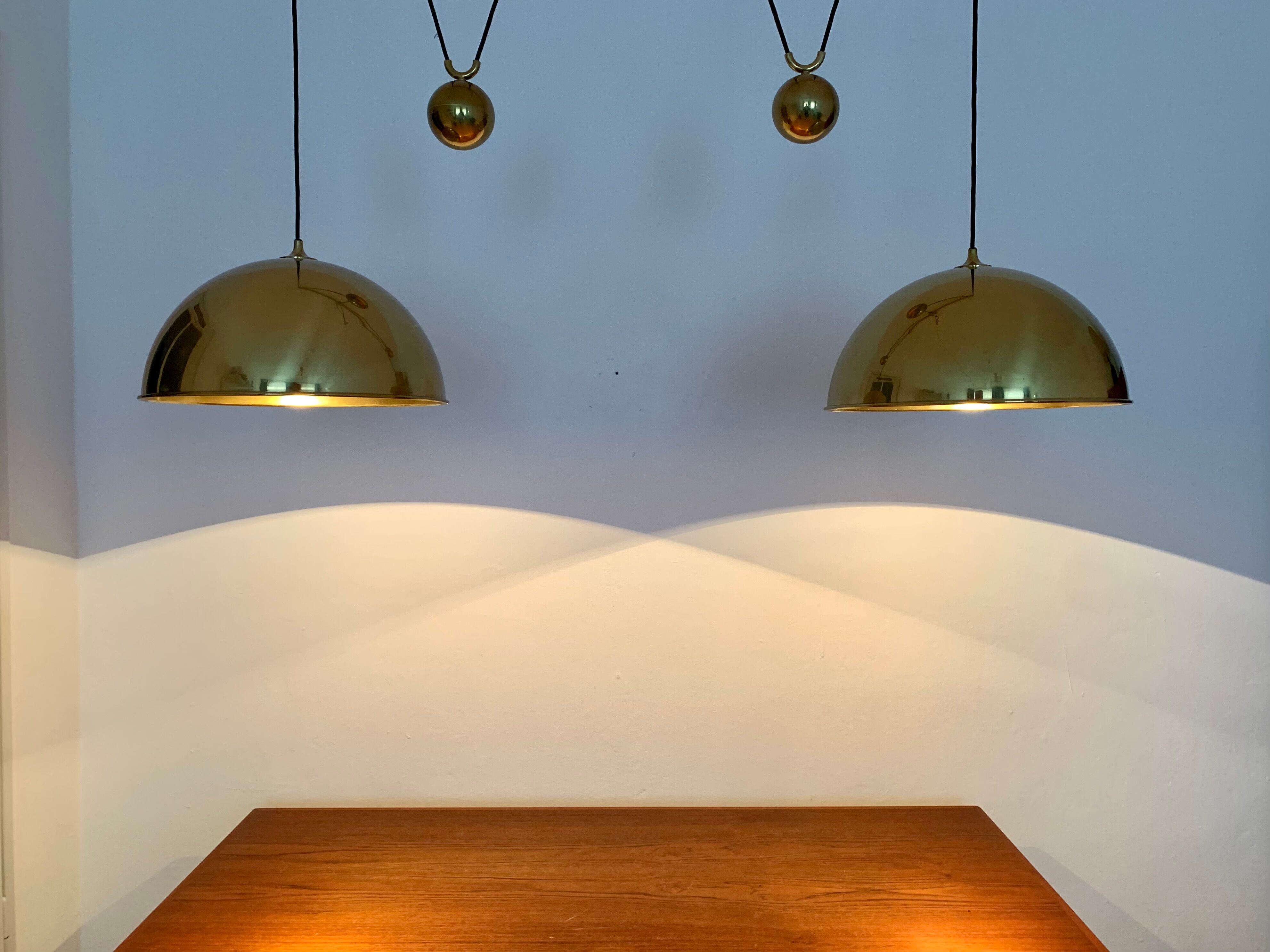 Lampe suspendue en laiton Posa44 double réglable par Florian Schulz