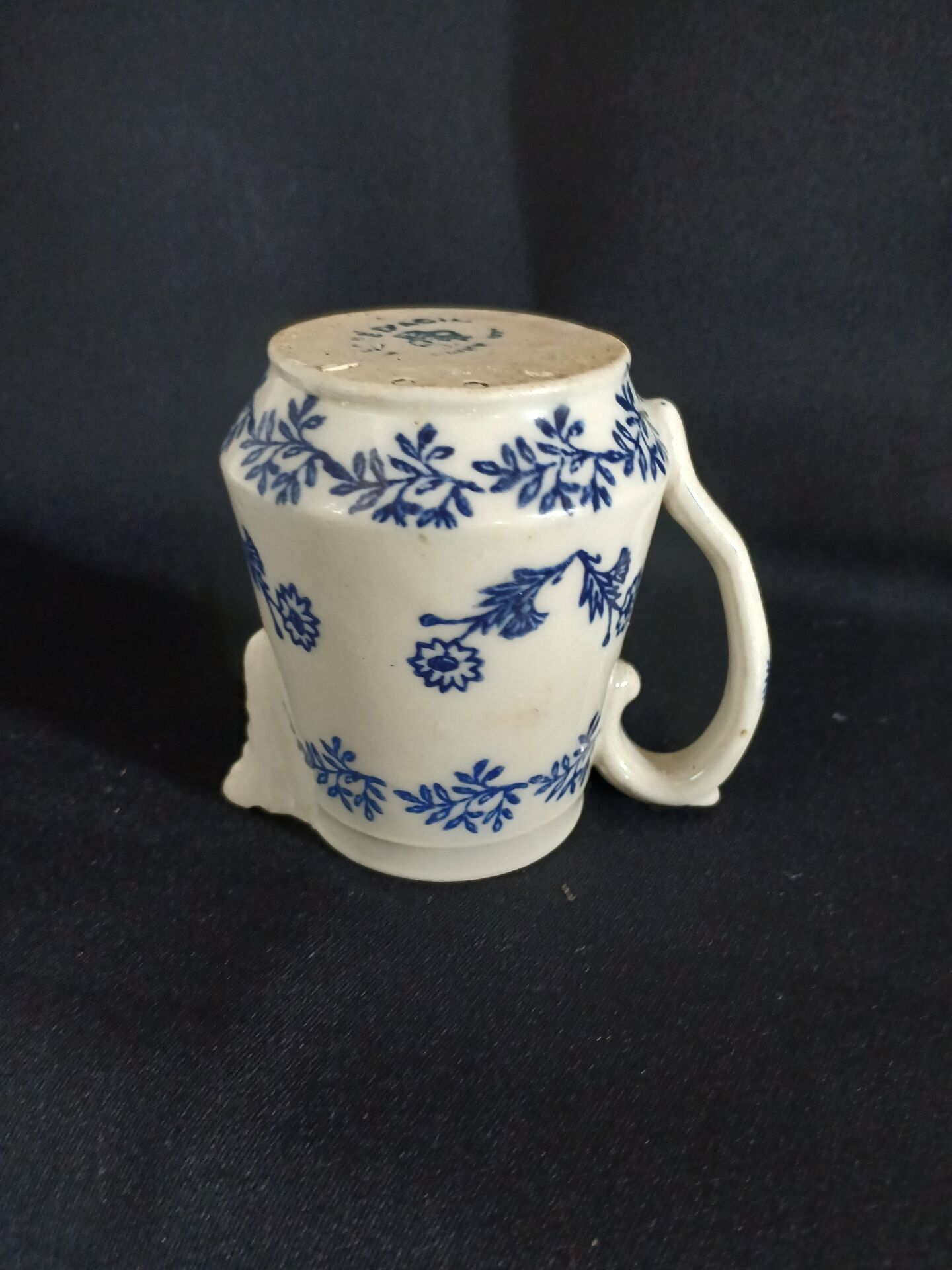Small jug/milk pot in steel clay