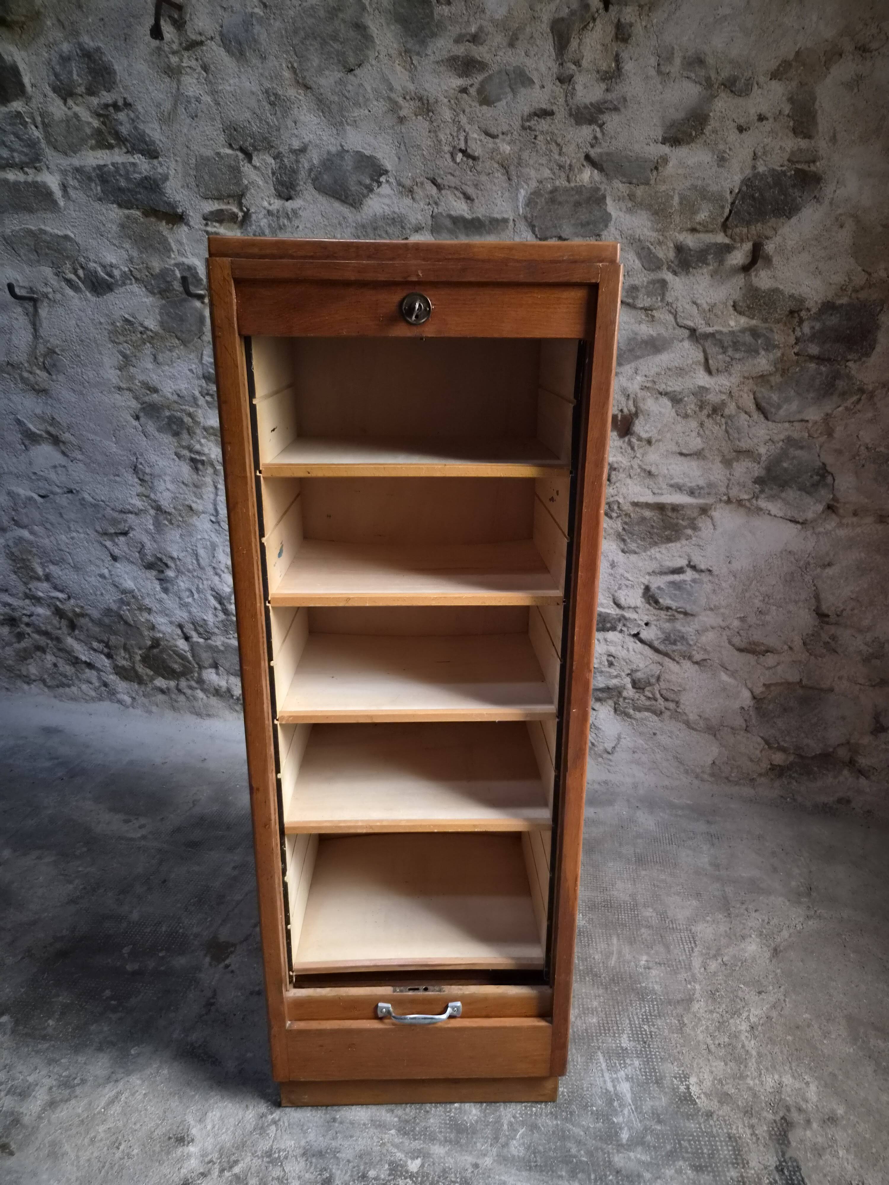 Armoire à rideau vintage en chêne | France | 1960s–1970s