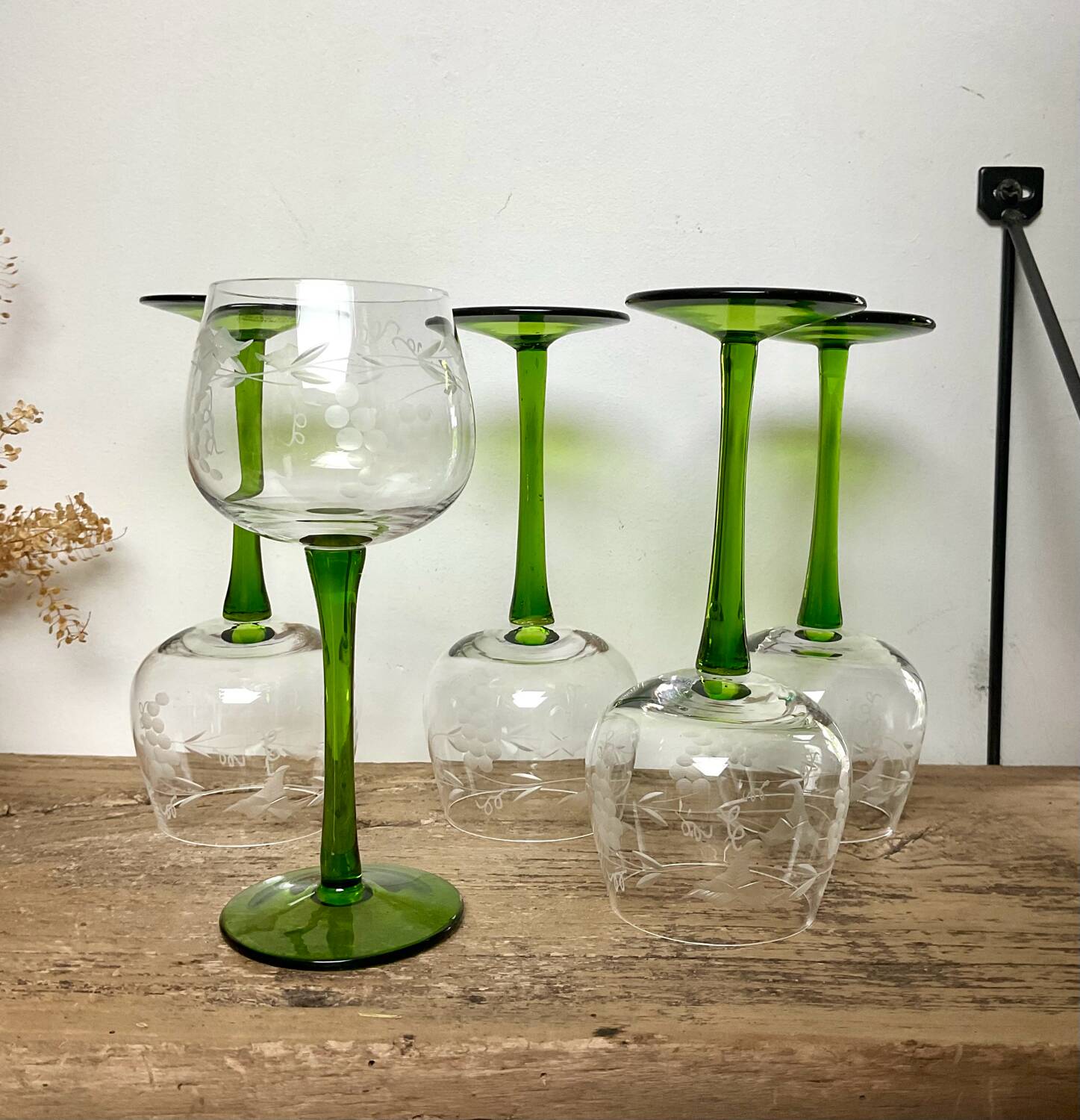 5 mouth-blown Alsace glasses, grape decoration