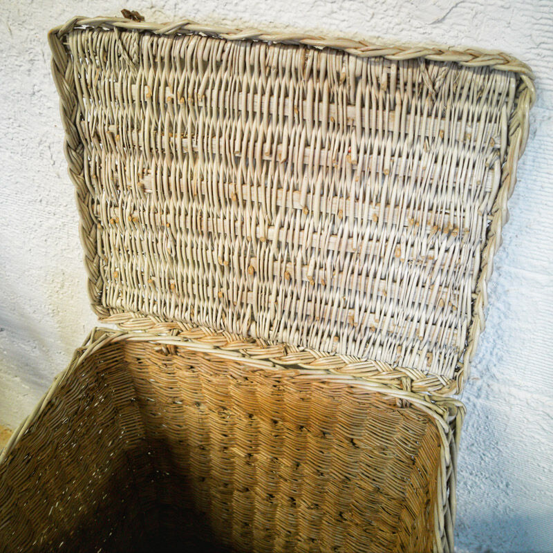 Large wicker panière