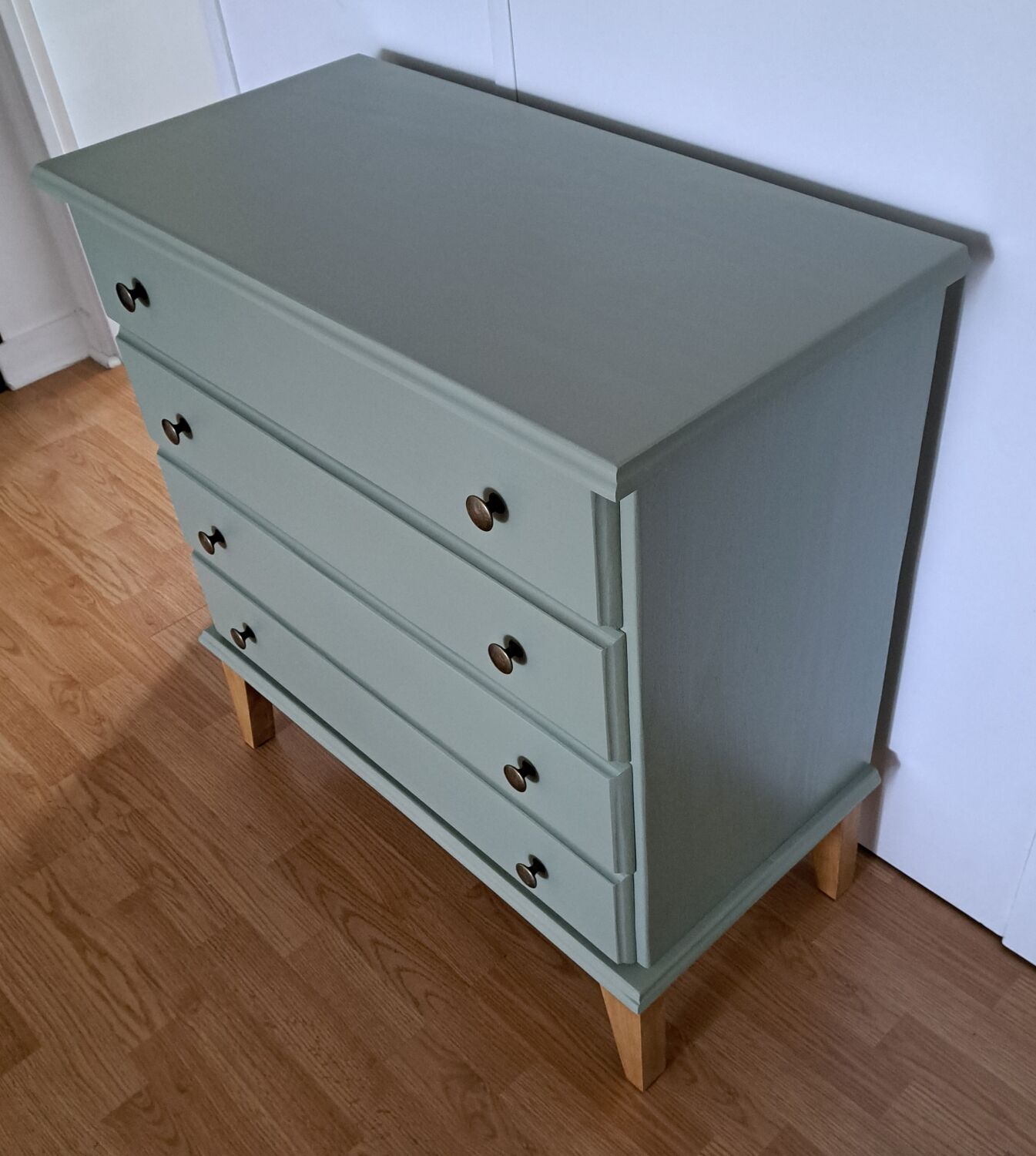 Chest of drawers