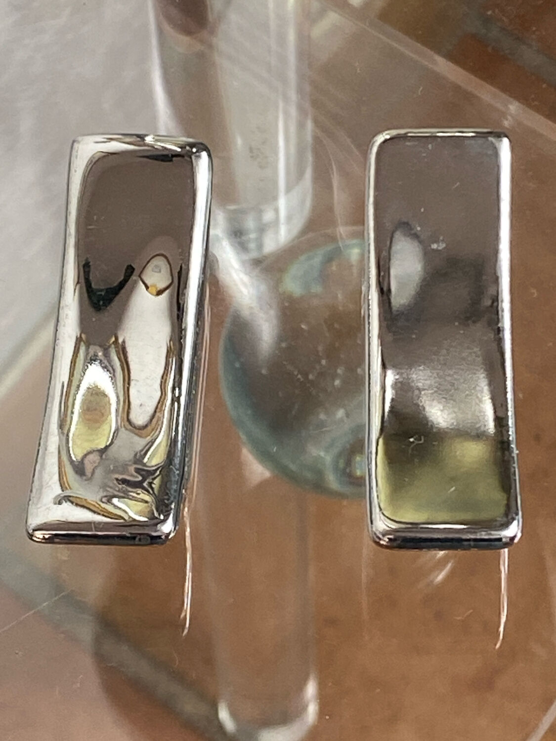 Silver ceramic knife rest