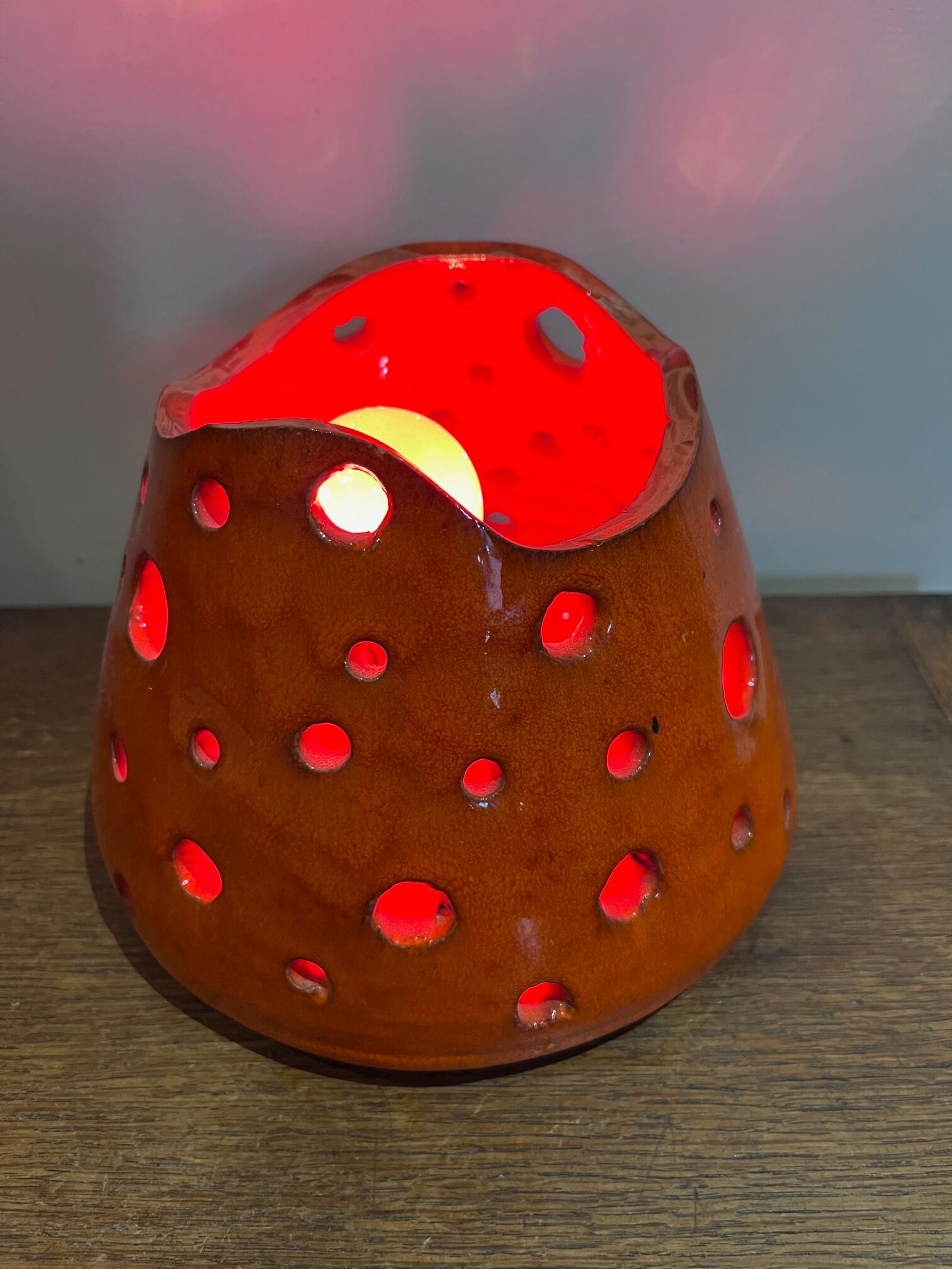 Openwork orange ceramic lamp