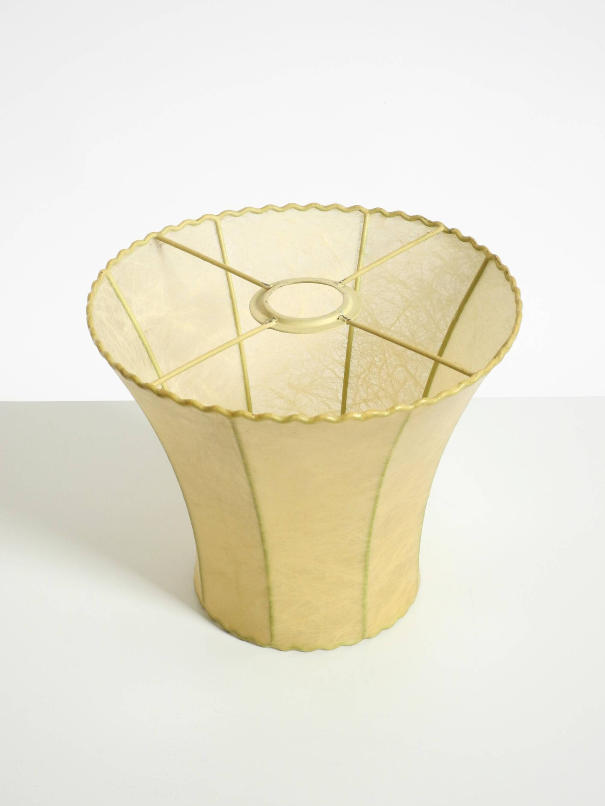 Beautiful 1960s orange ceramic table lamp with Cocoon shade | Made in Italy
