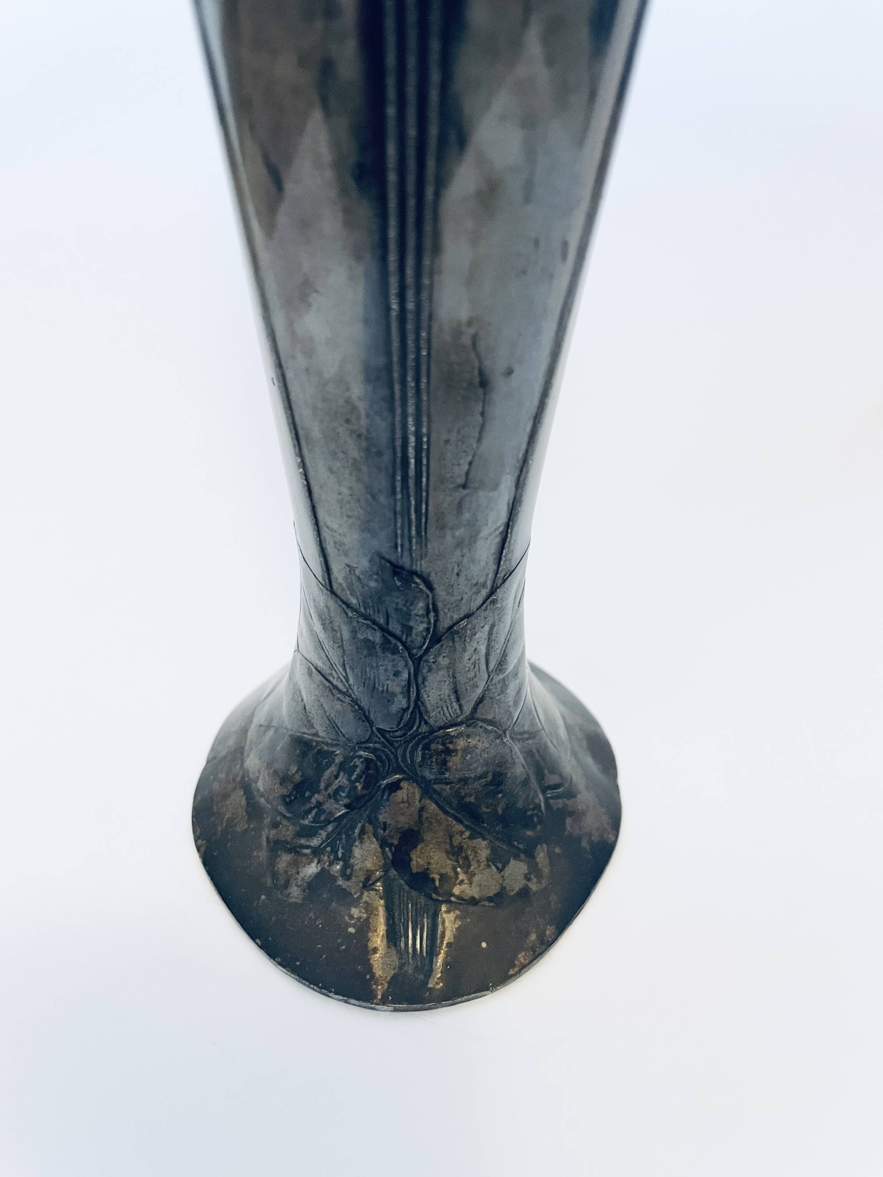 Christofle vase in silver metal