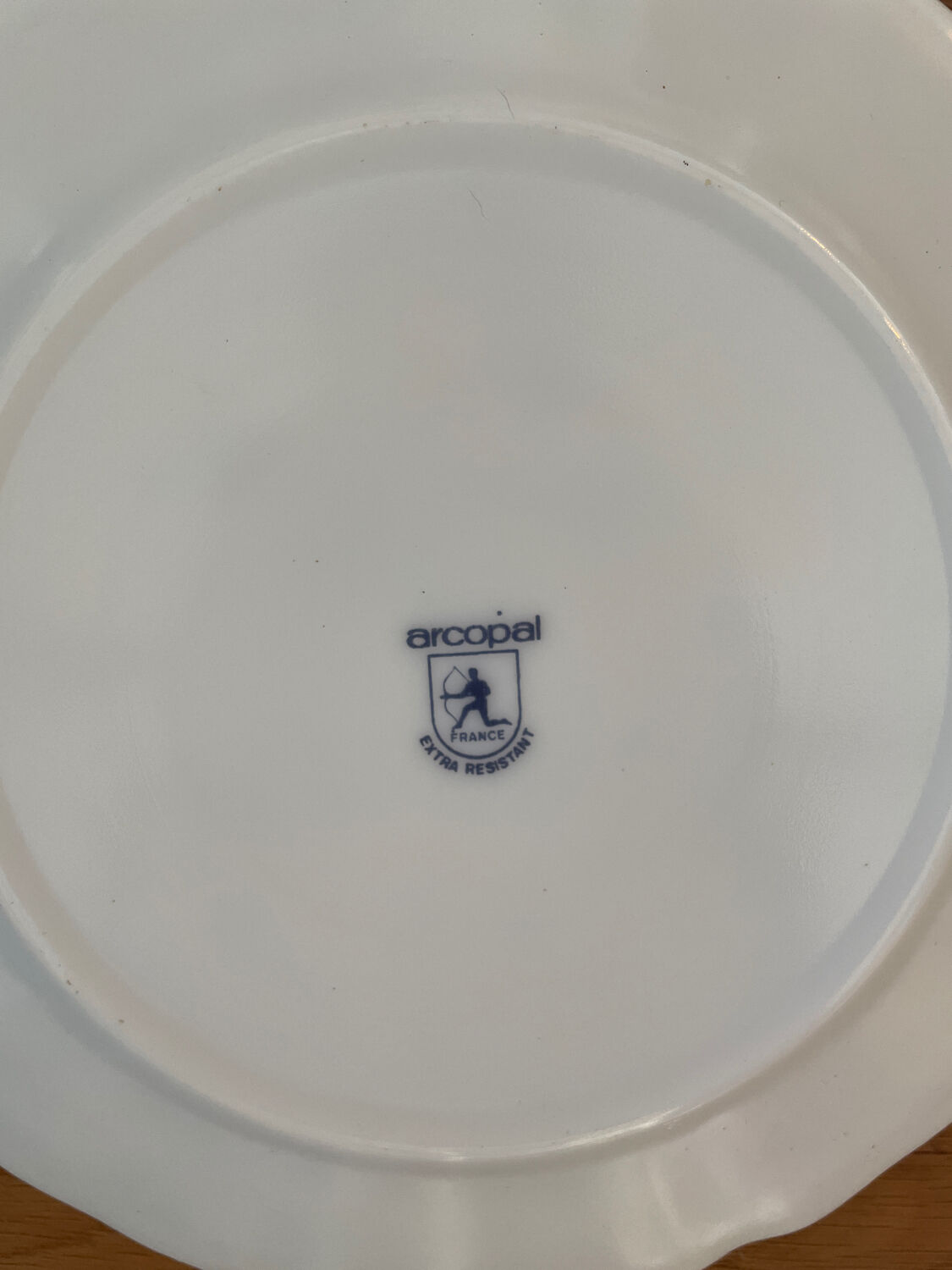 3 Flat white arcopal plates model veronica