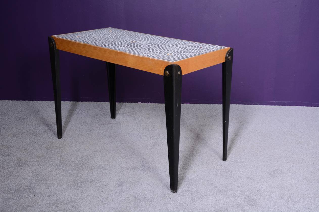 Coffee table, pedestal table dating from the 60s
