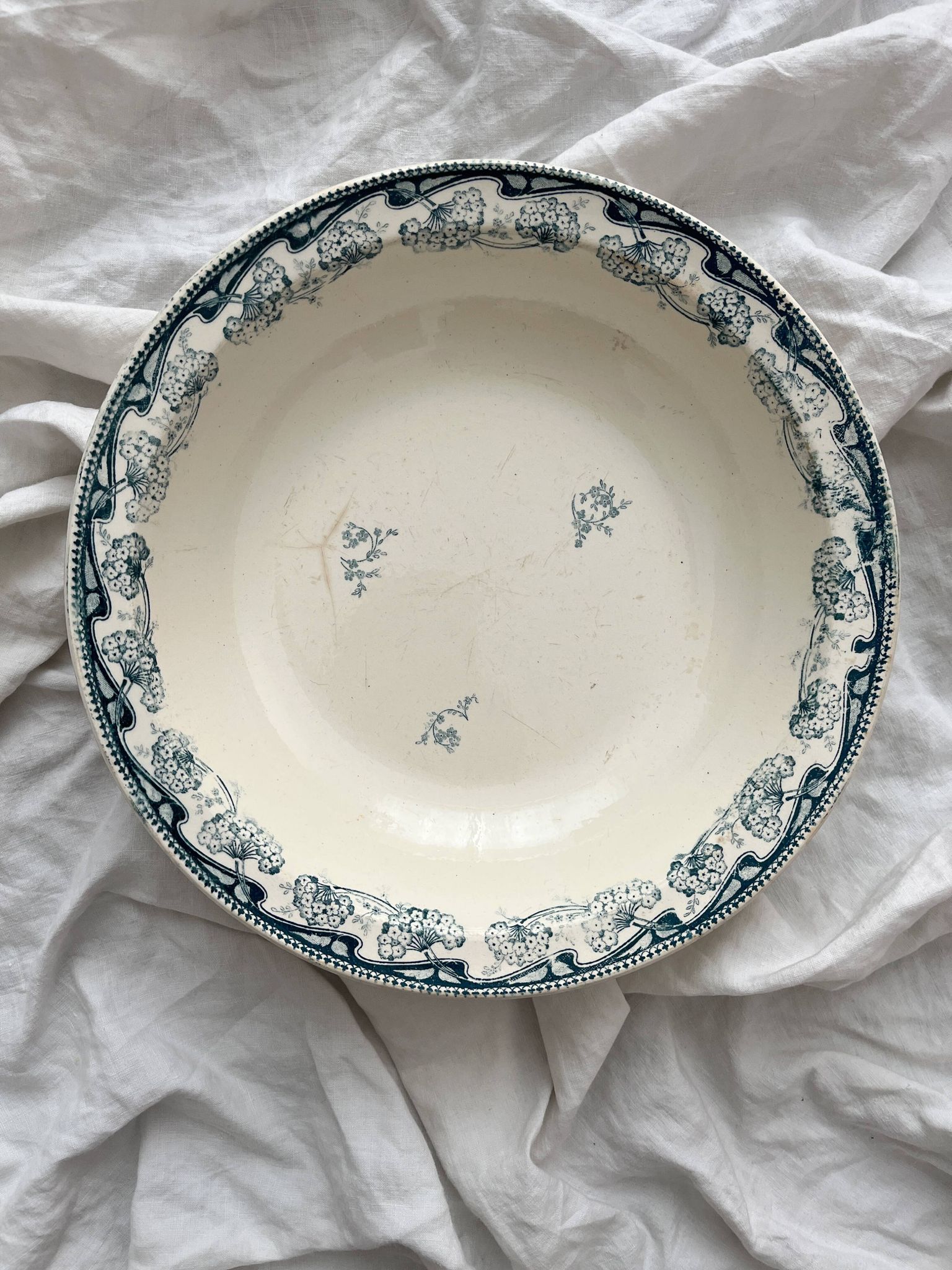 Round, hollow ironstone dish "Milan" Creil and Montereau