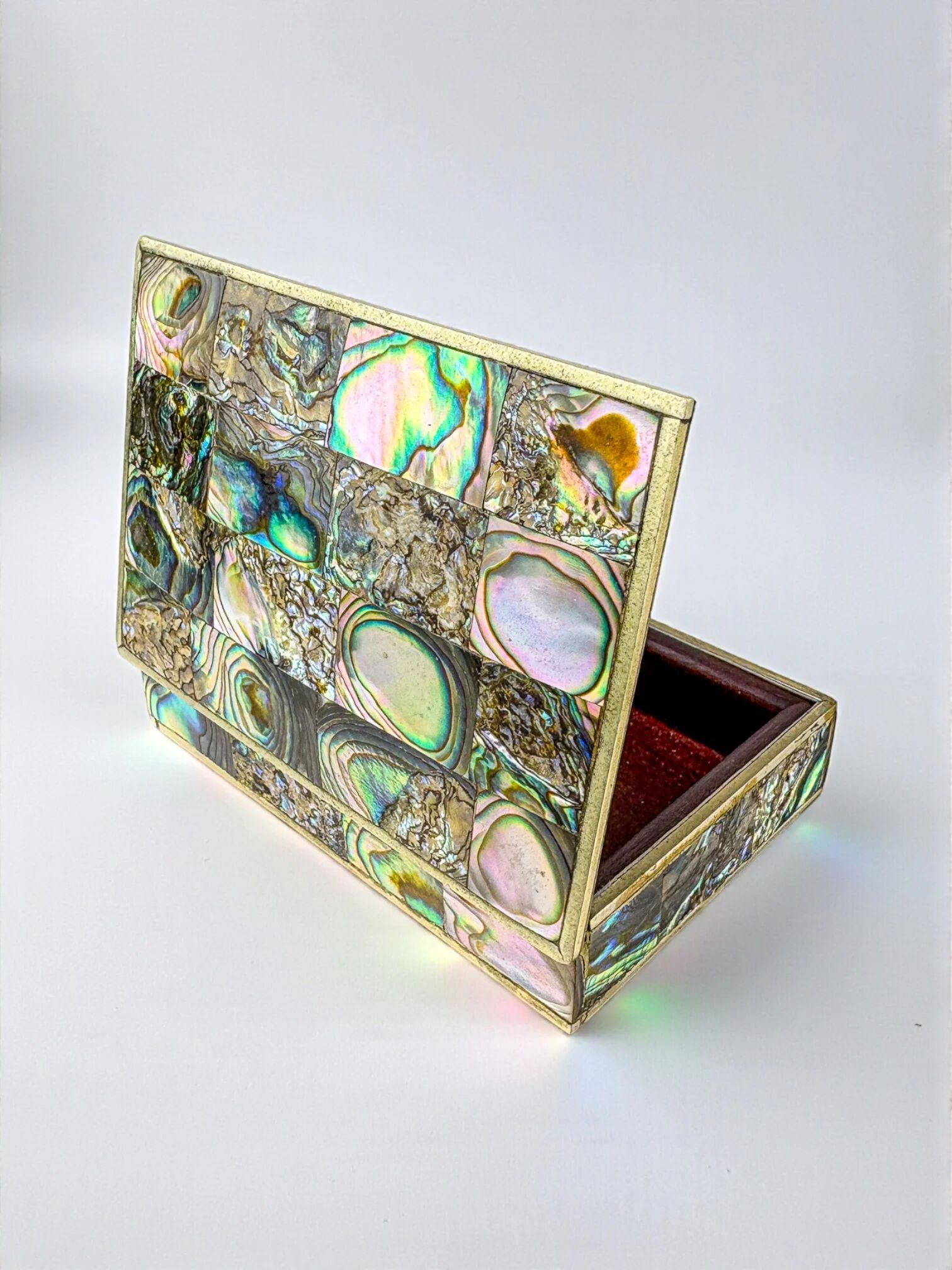 Vide-poche en coquille d'abalone, alpaga et bois, Mexique, vers 1970.