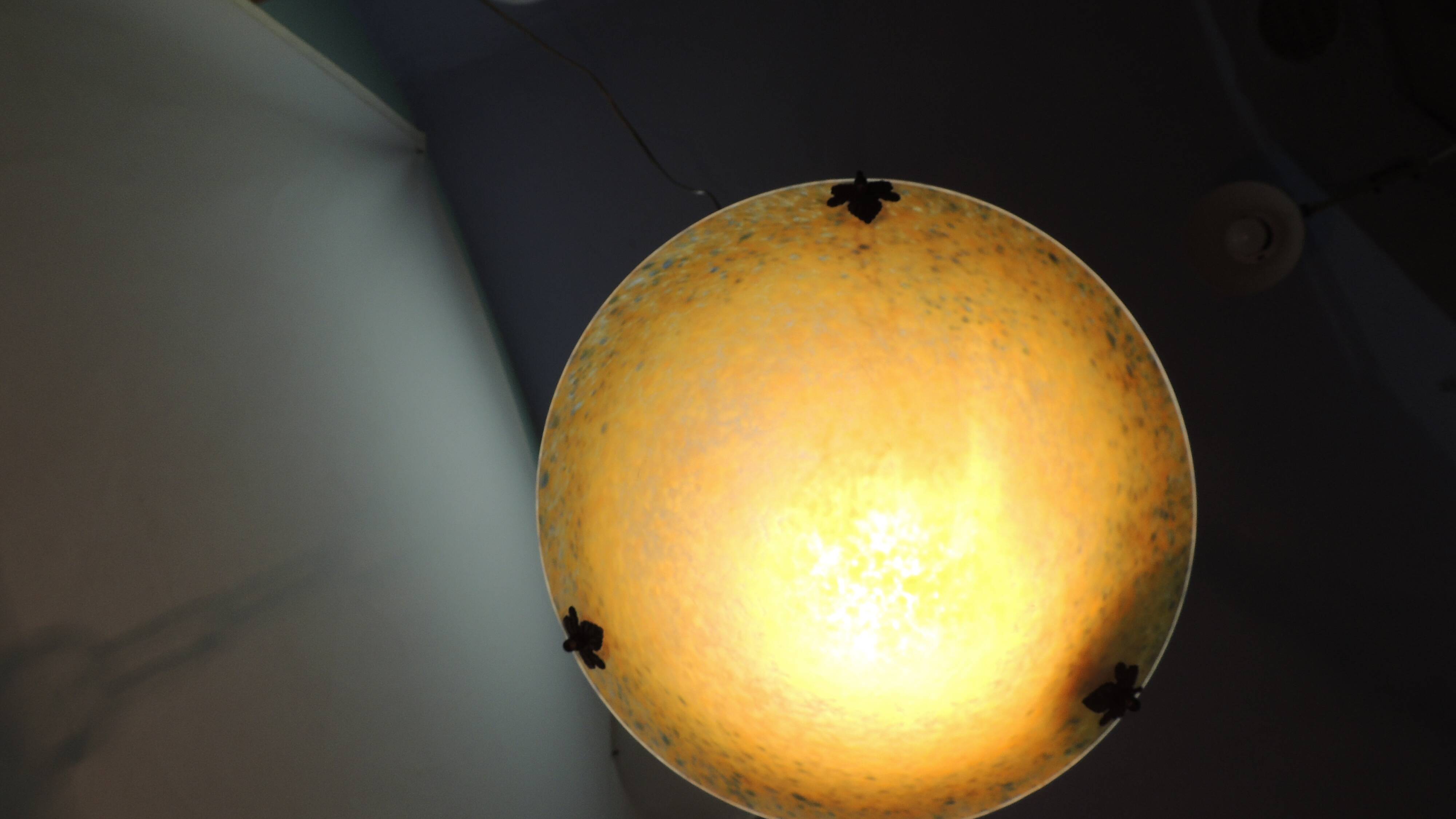 1970s vintage yellow speckled glass suspension – retro chain chandelier