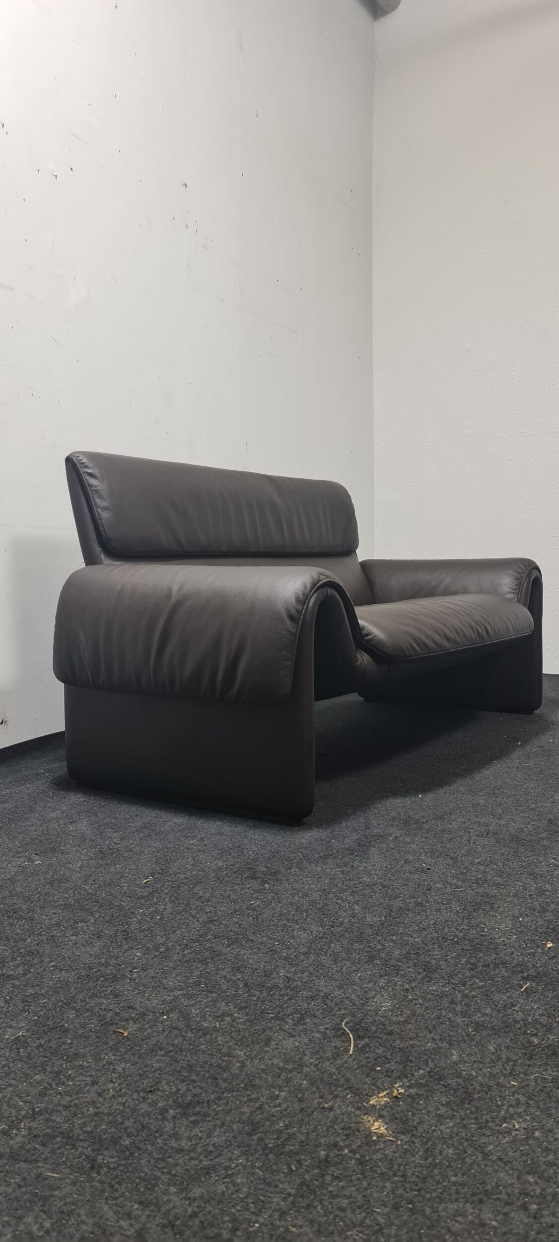 Vintage Swiss 2 seater leather sofa by De Sede model DS 2011