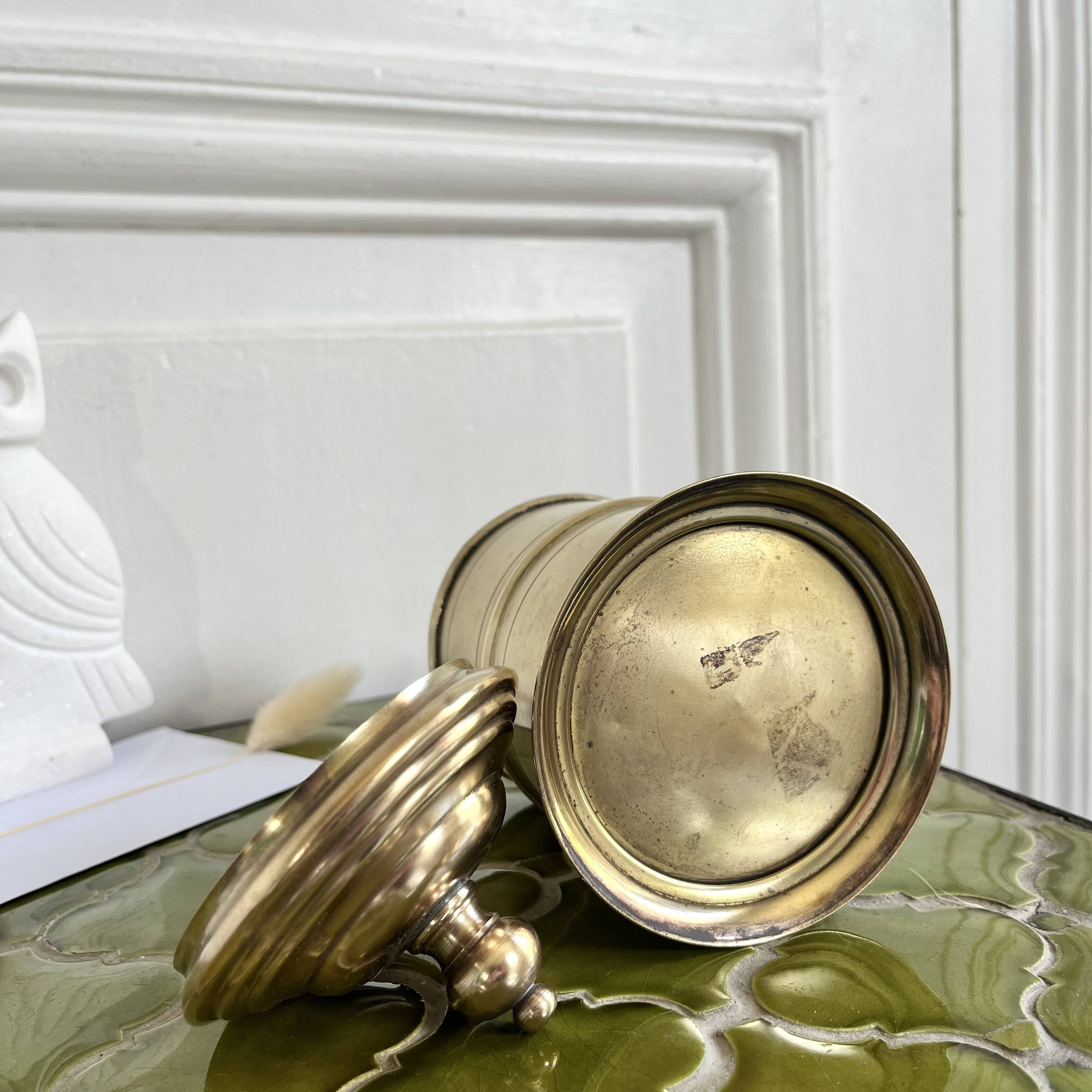 Round brass box
