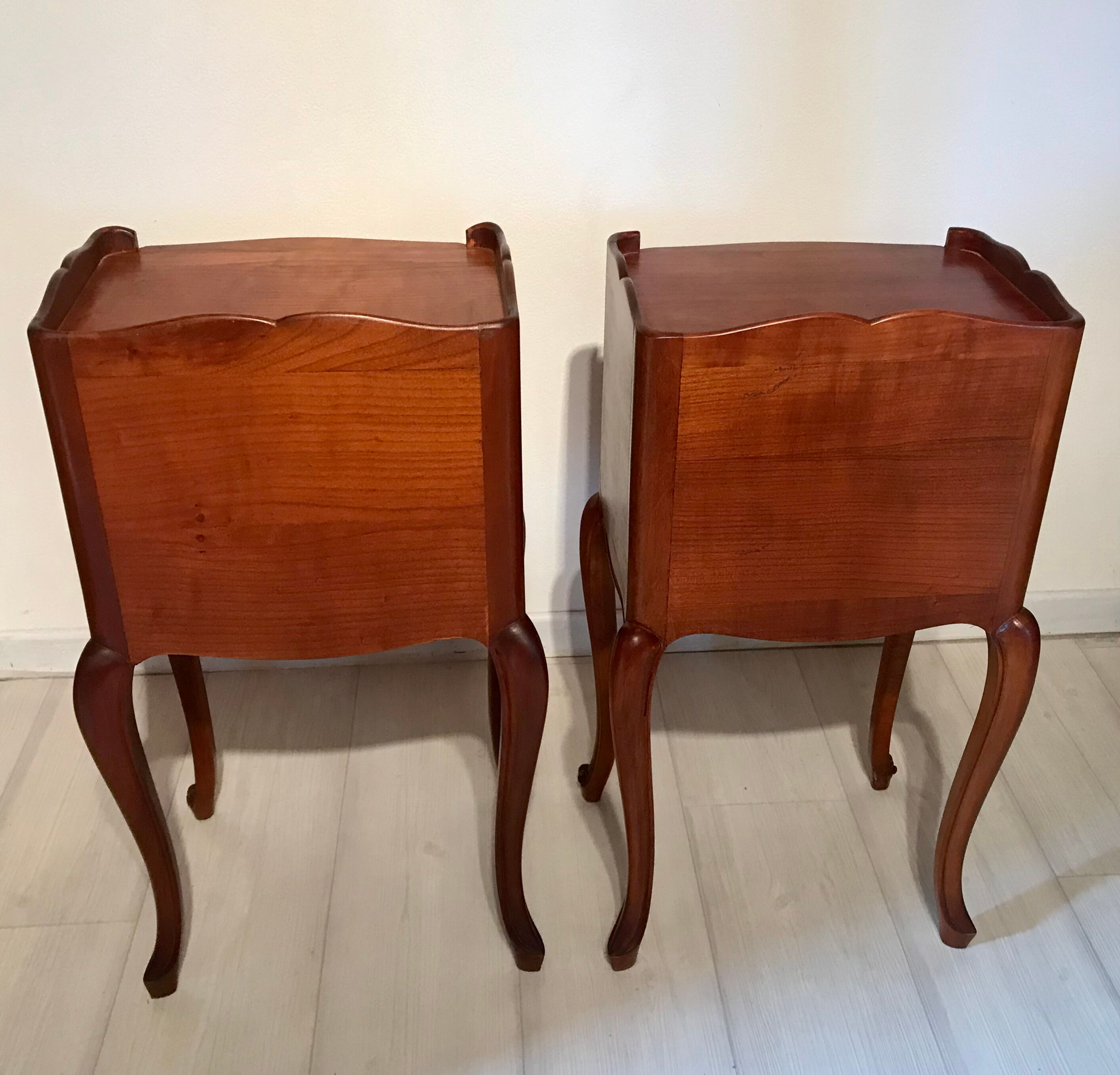 Paire de chevets Louis XV merisier