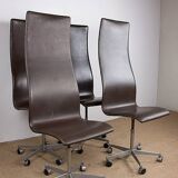 Set of 4 office chairs, leather and aluminum, Oxford/Arne Jacobsen model.