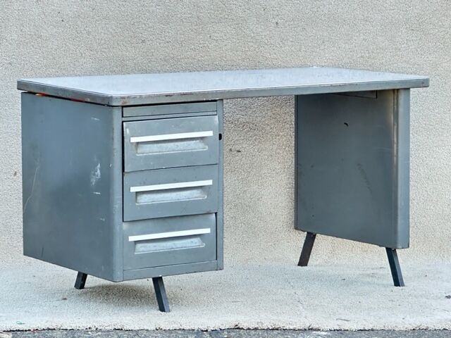 Bureau industriel Strafor des années 1940