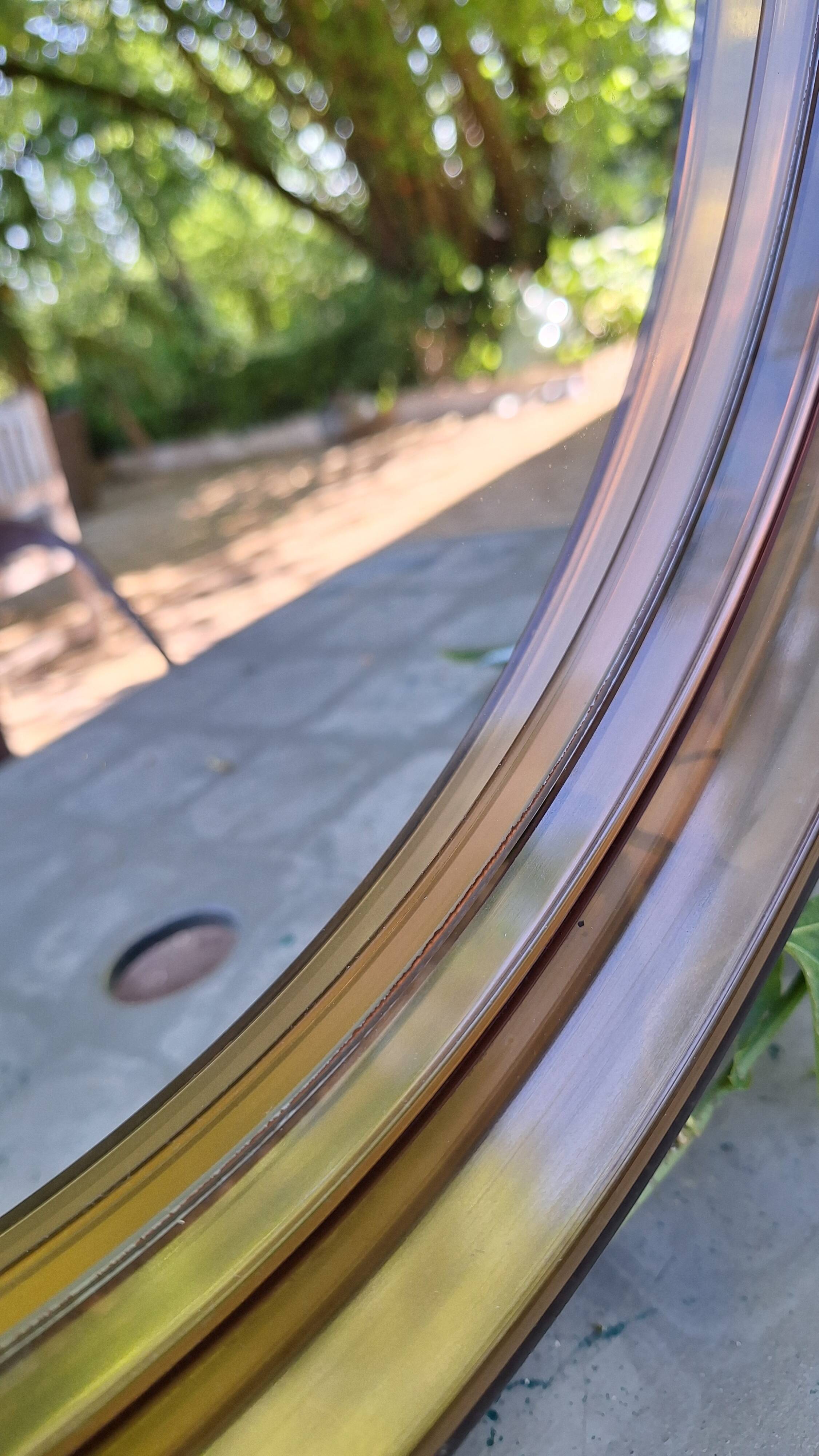 Gilac Mirror