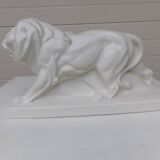 Cracked ceramic lion