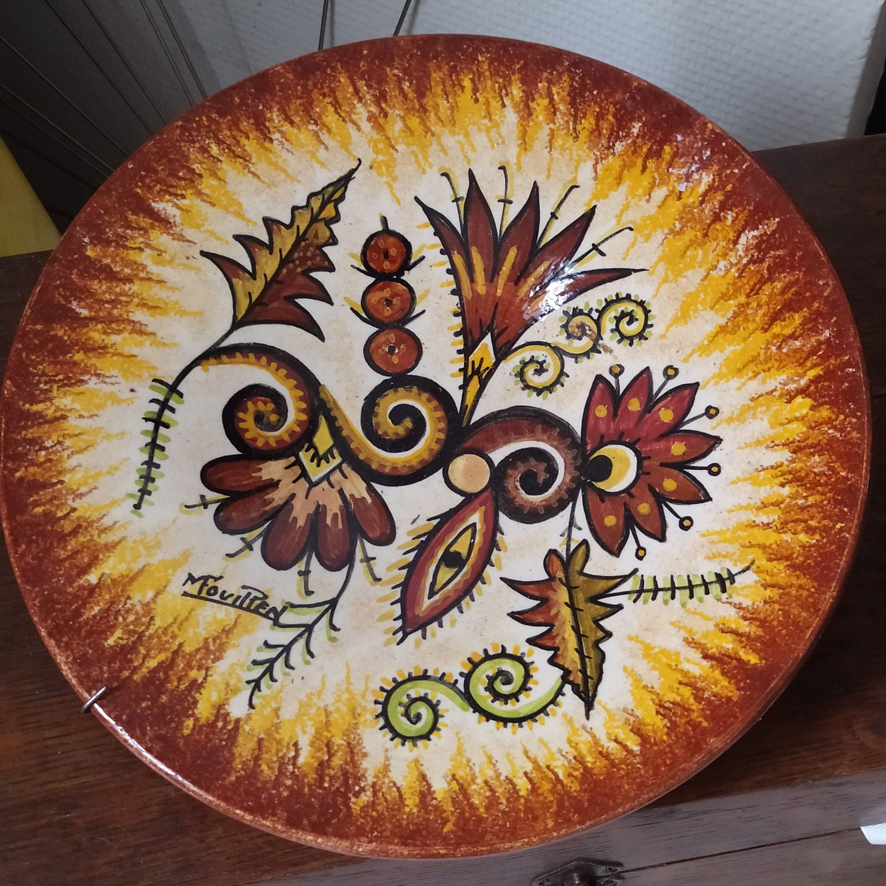 Old plate signed Maurice Fouillen Quimper