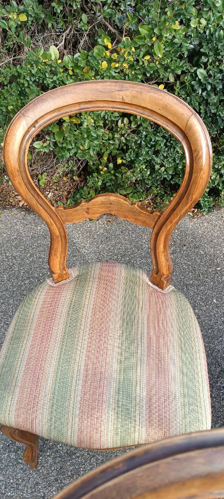 4 chaises anciennes en noyer milieu XIXe siècle