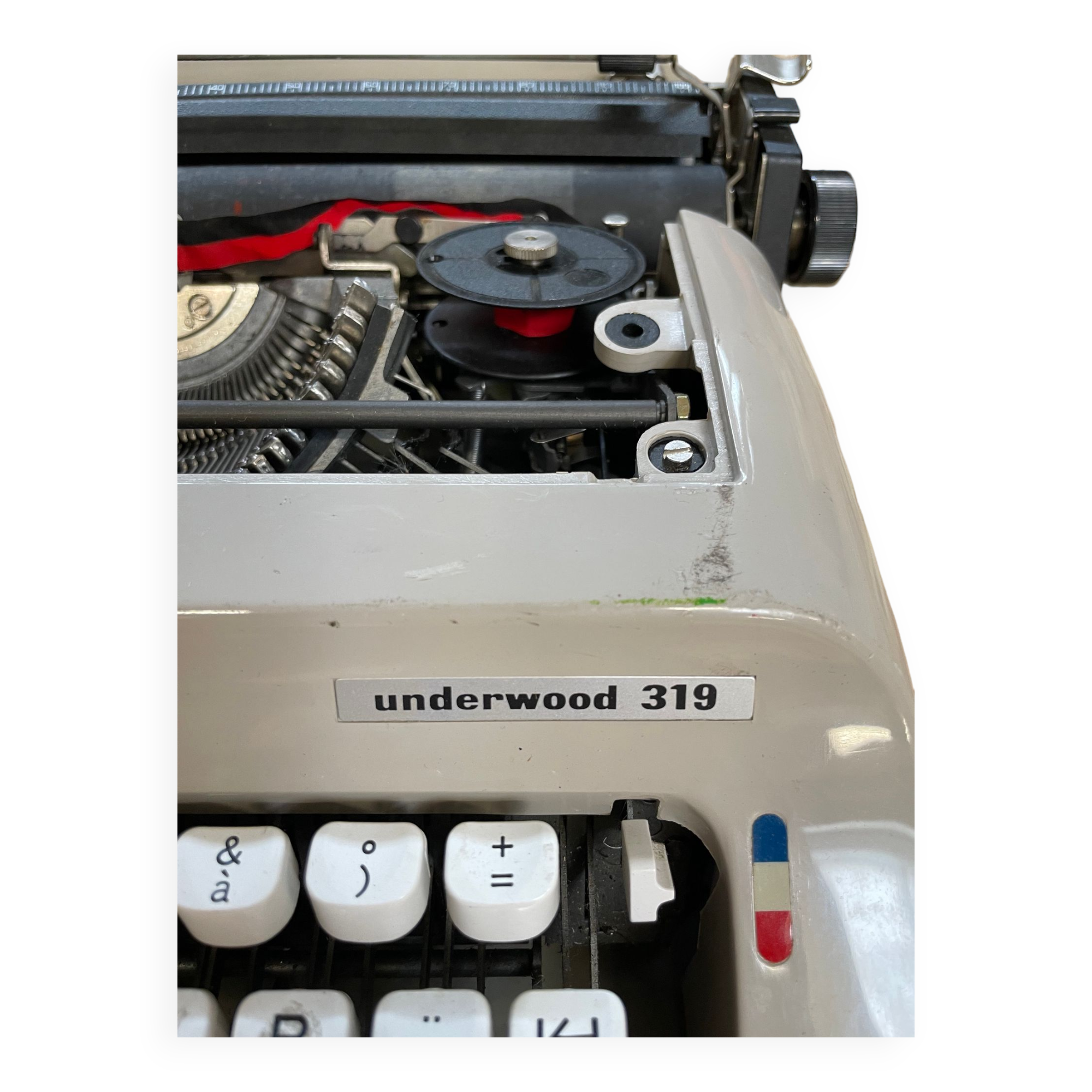 Machine à écrire Underwood 319 fabriqué pour Olivetti.