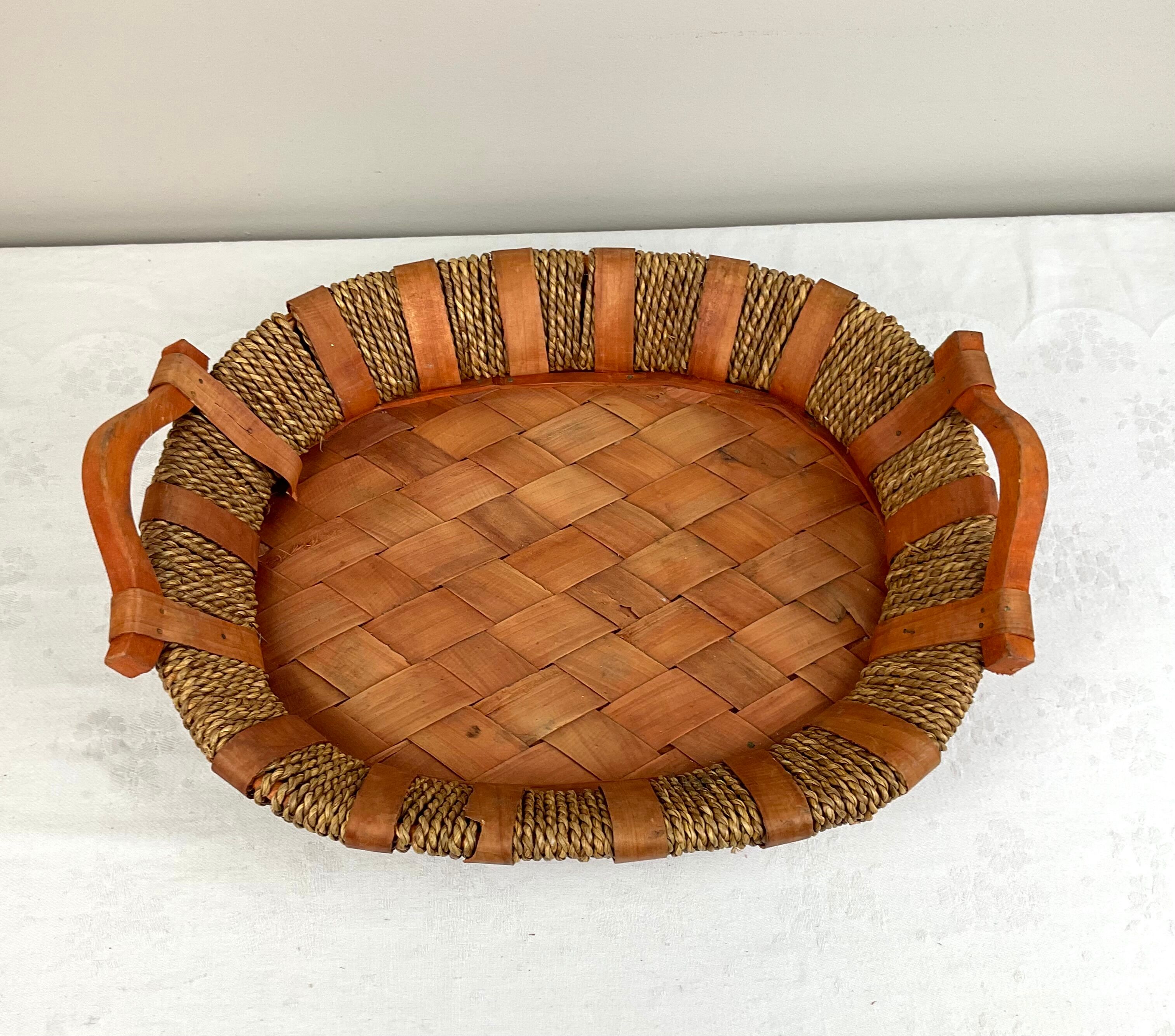 Tray in wood and wicker