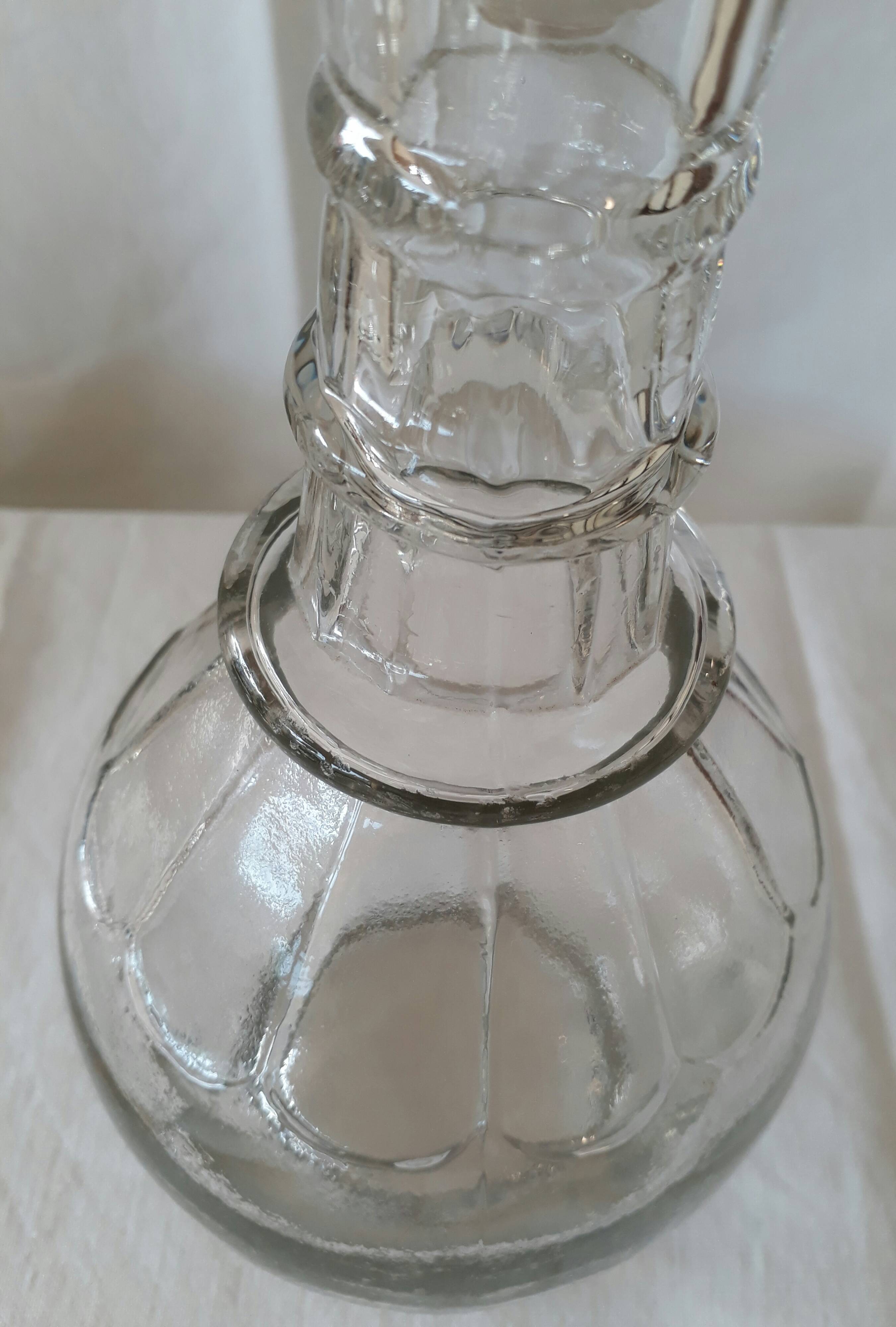 Moulded glass carafe
