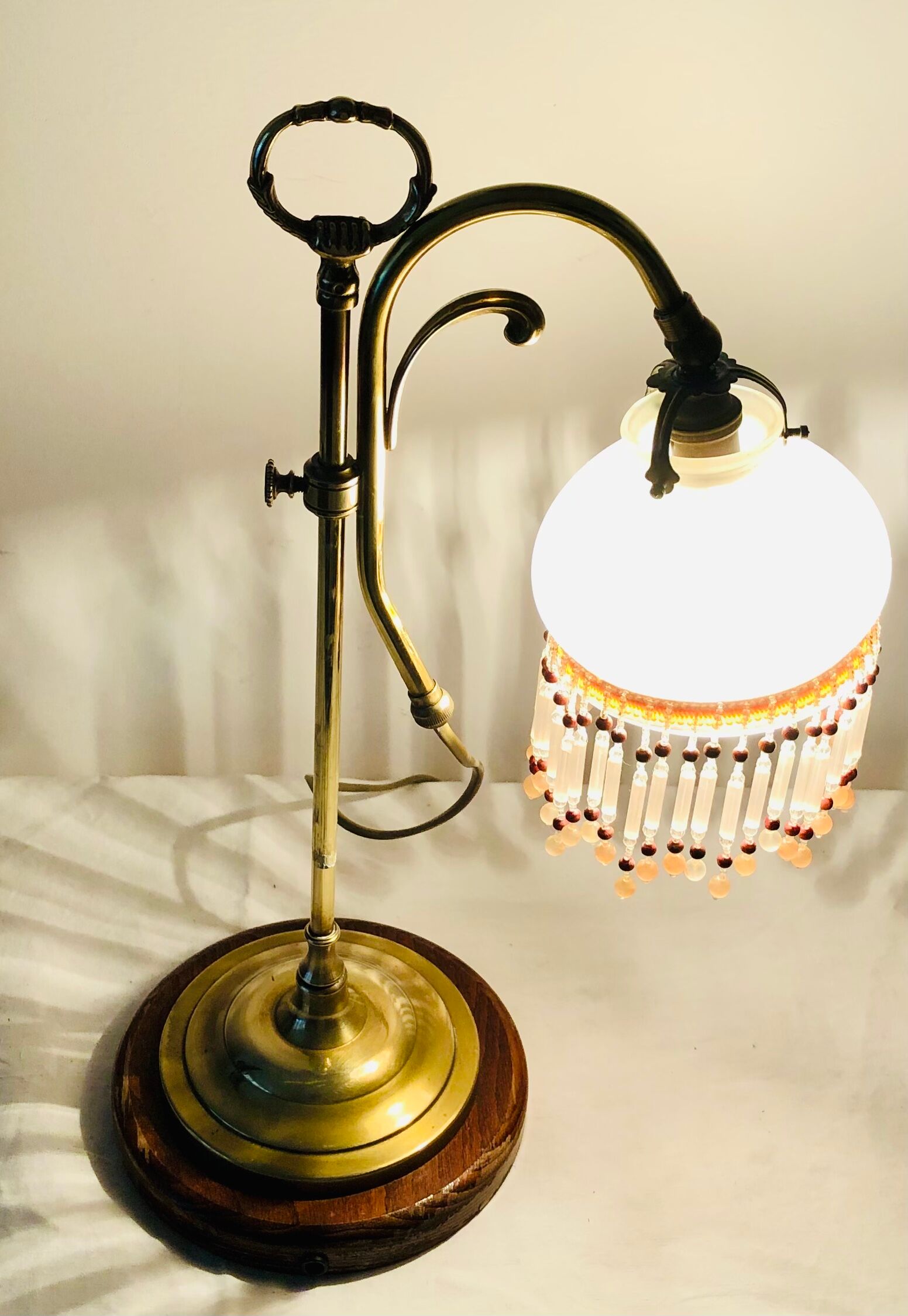 Old lamp adjustable on foot tulip golden brass.