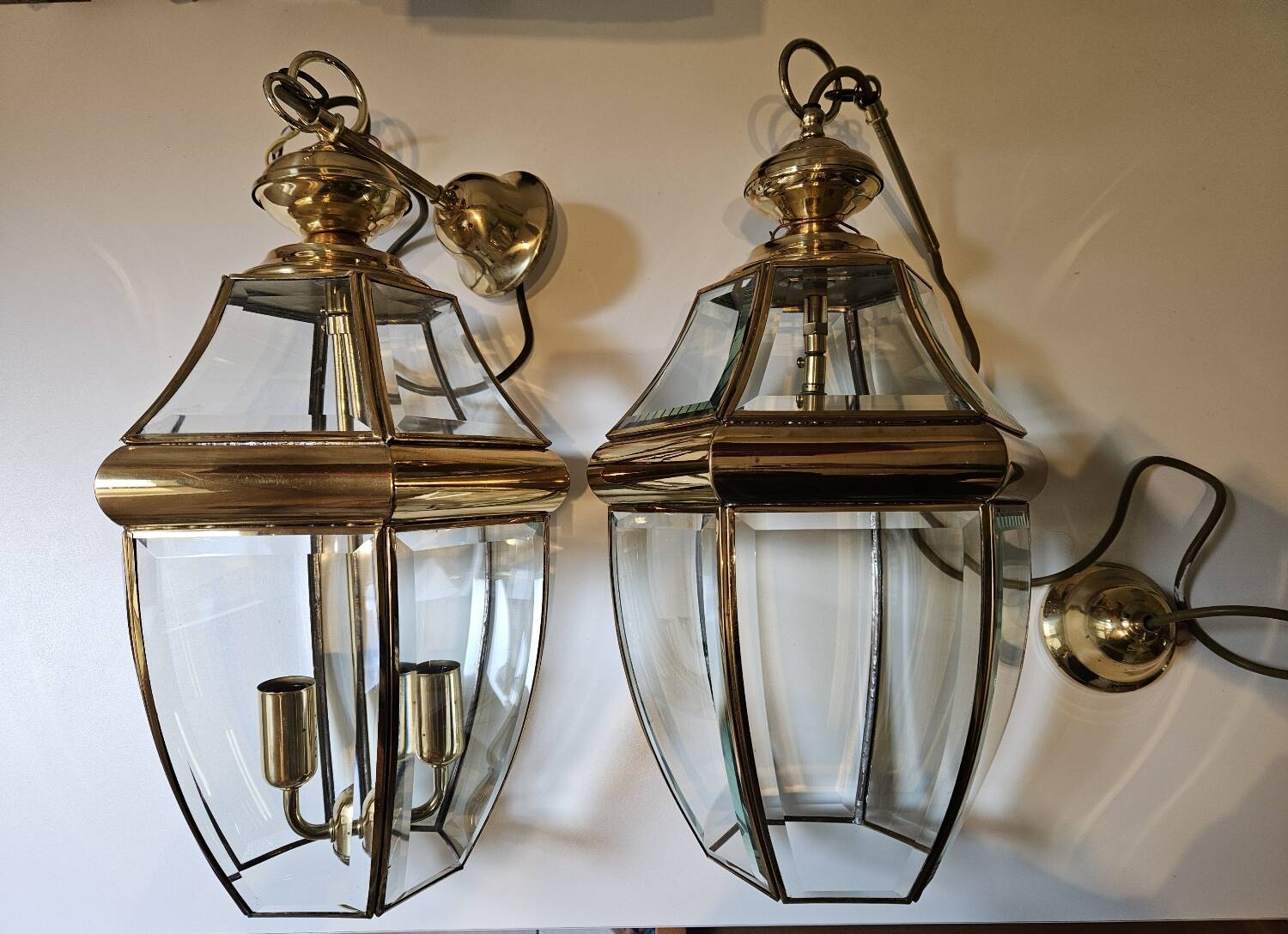 2 lantern-shaped light fixtures - pendant - chandelier