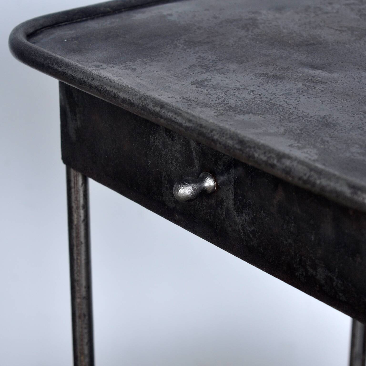 Table de nuit en fer, années 1910
