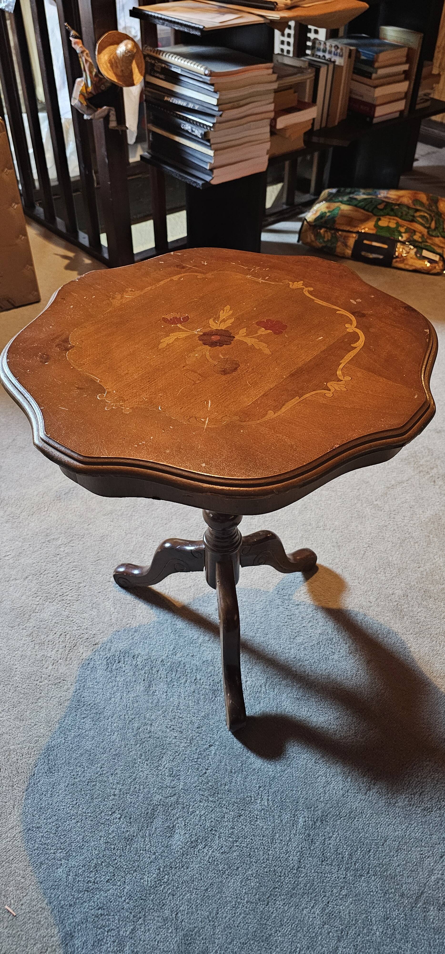 Charming vintage side table – carved wood and inlaid top