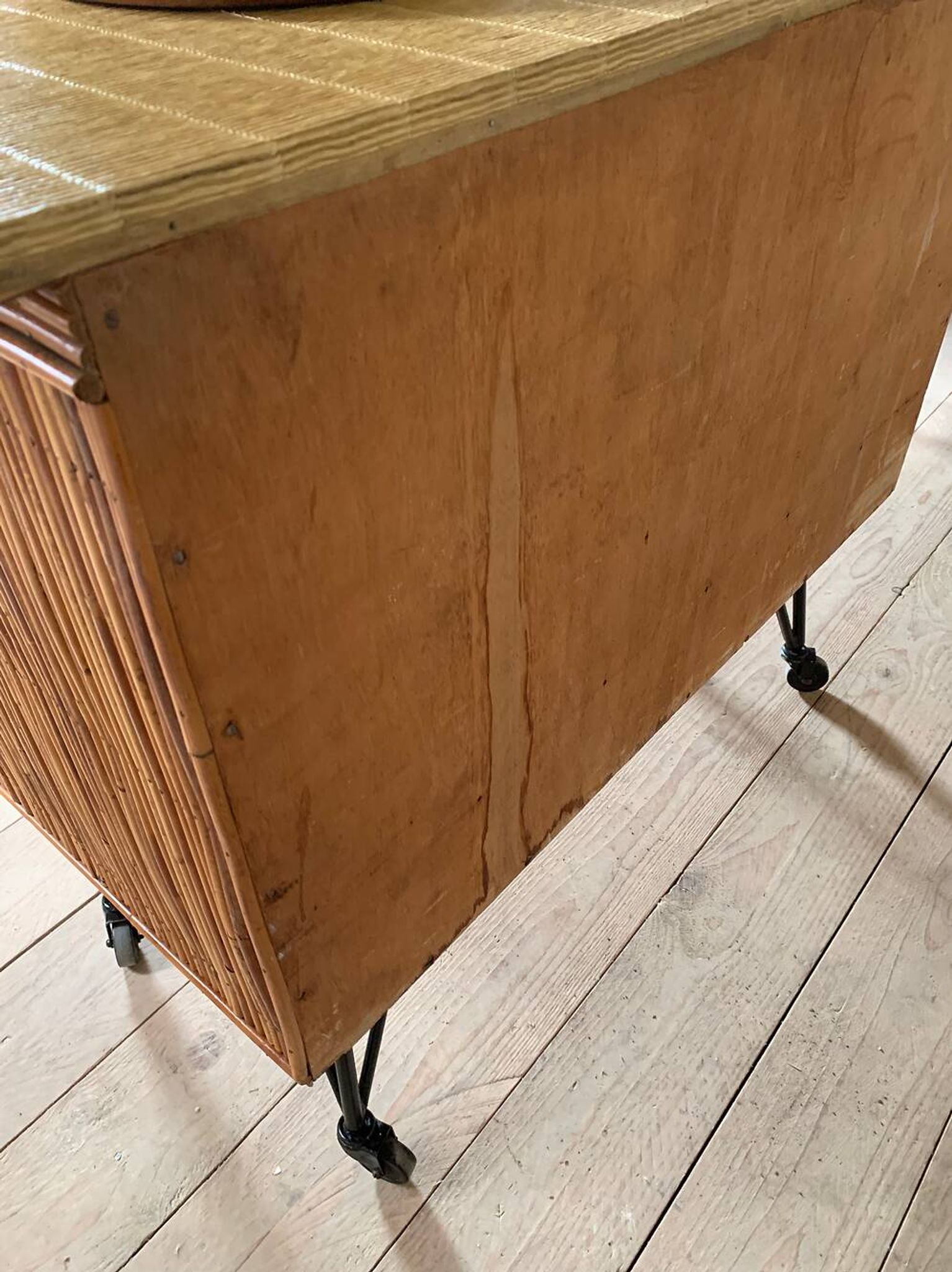 Buffet bar vintage en rotin