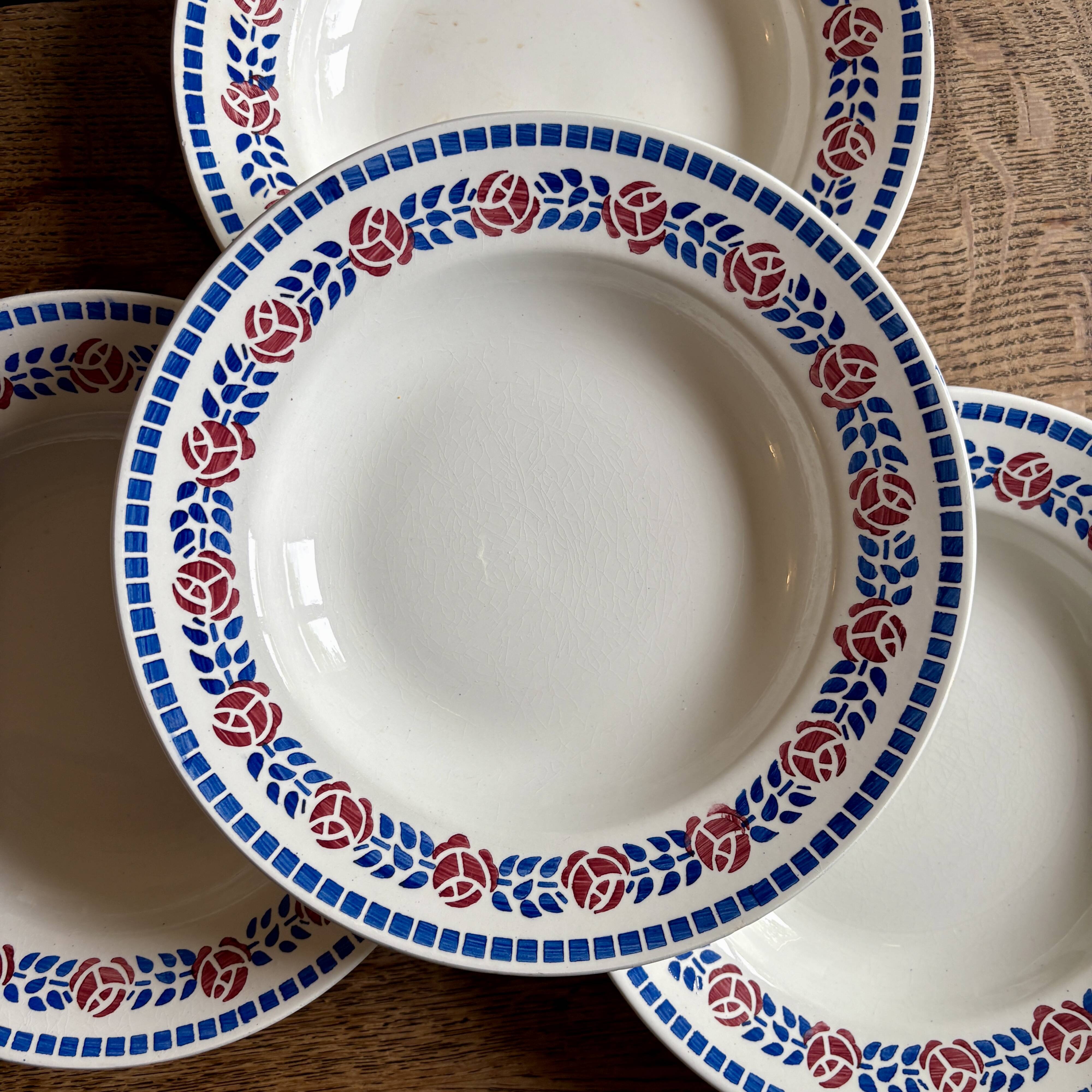 Set of 8 vintage deep plates