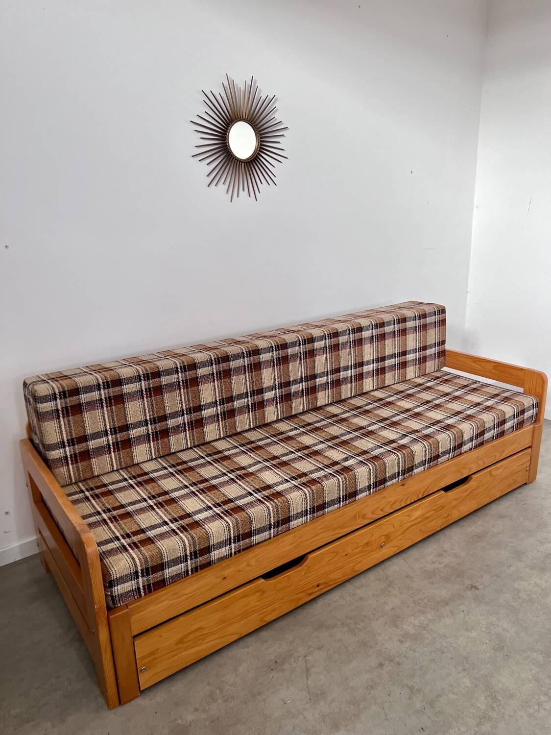 Ancien canapé lit 3 places design années 70/80 en pin vintage sofa