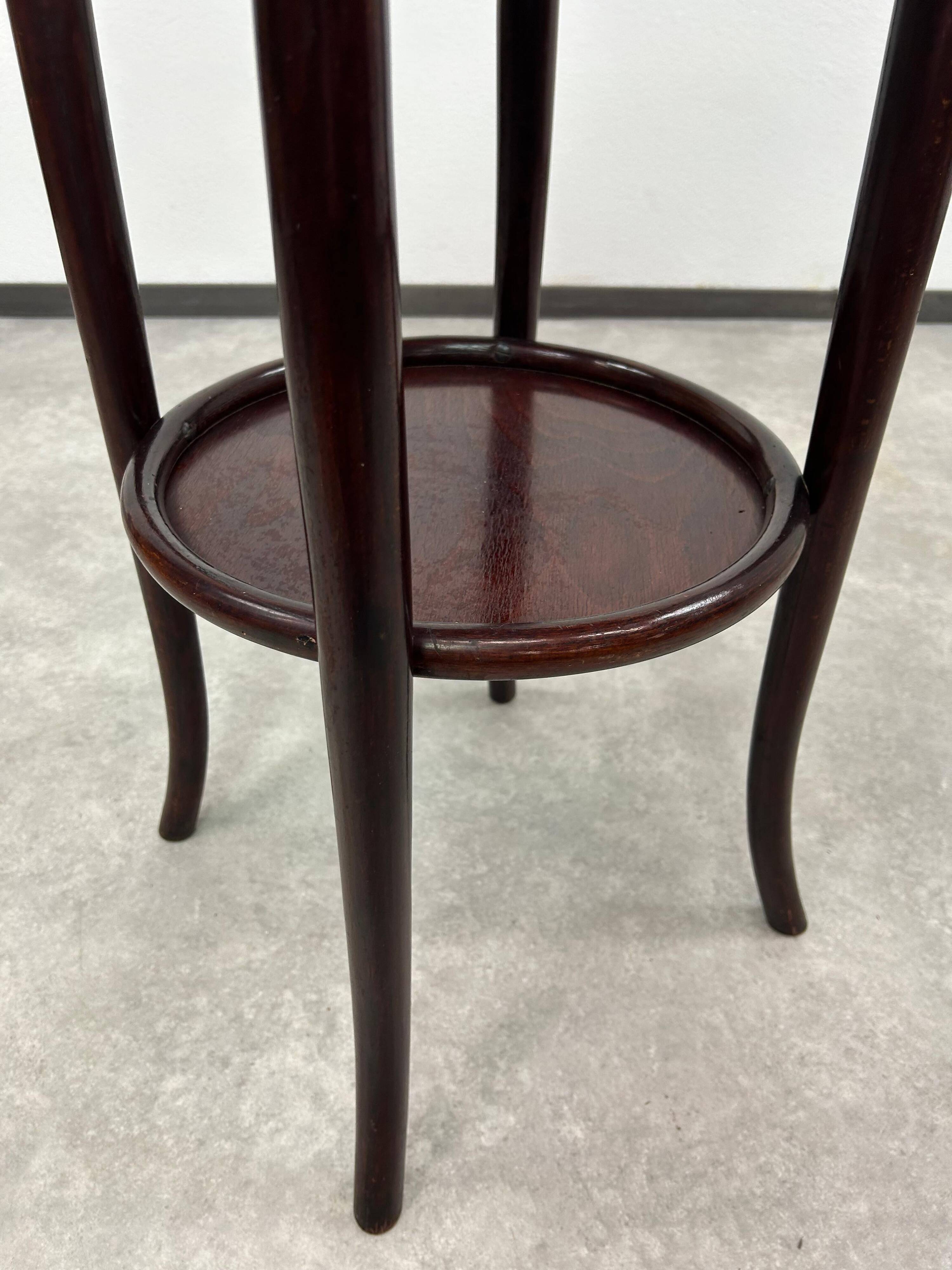 Round side table by Thonet