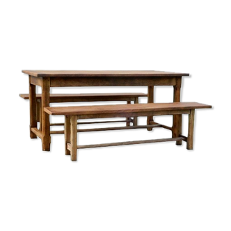 Farm table set and its 2 benches