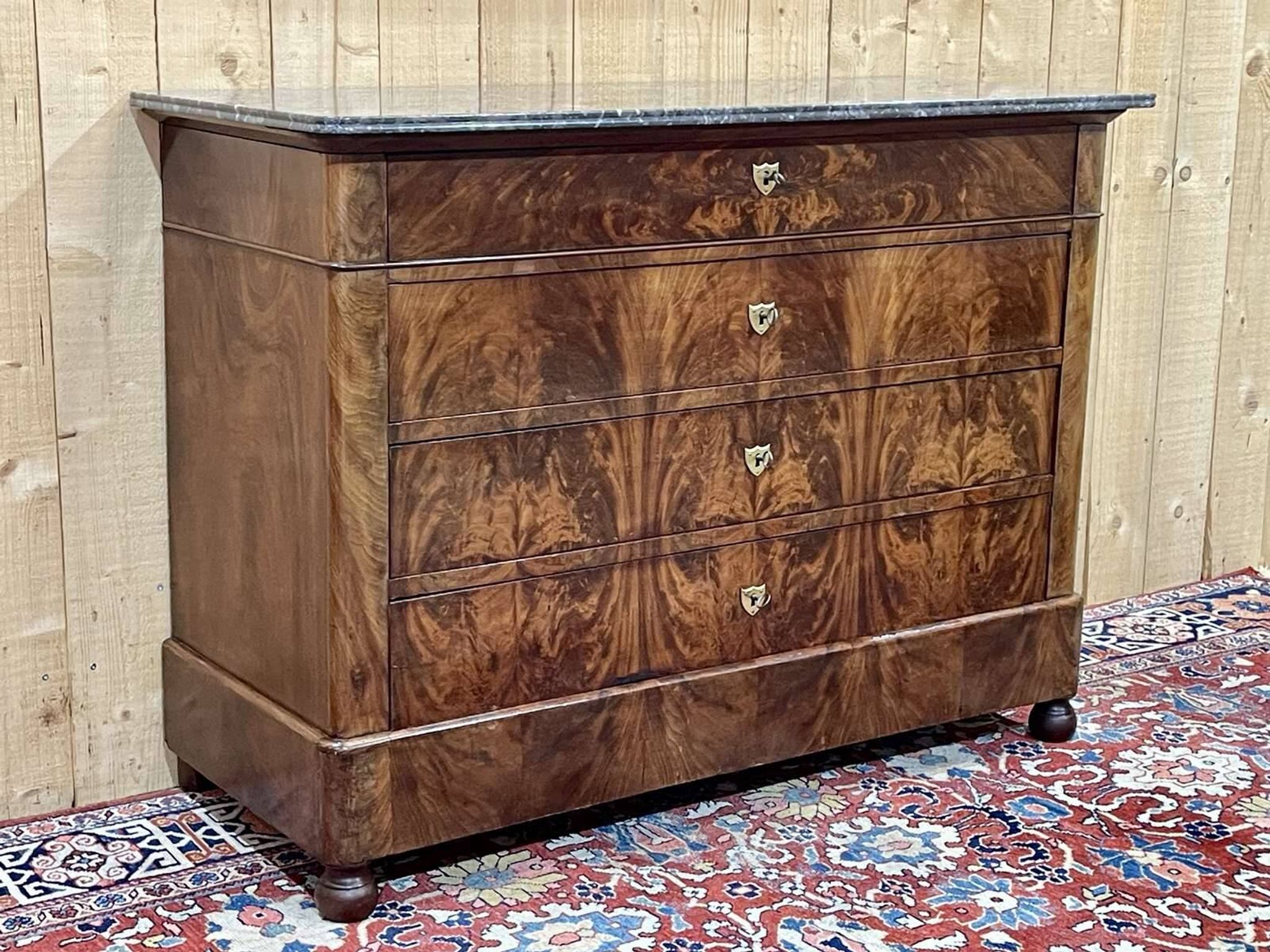 19th century Restoration chest of drawers in mahogany and marble top