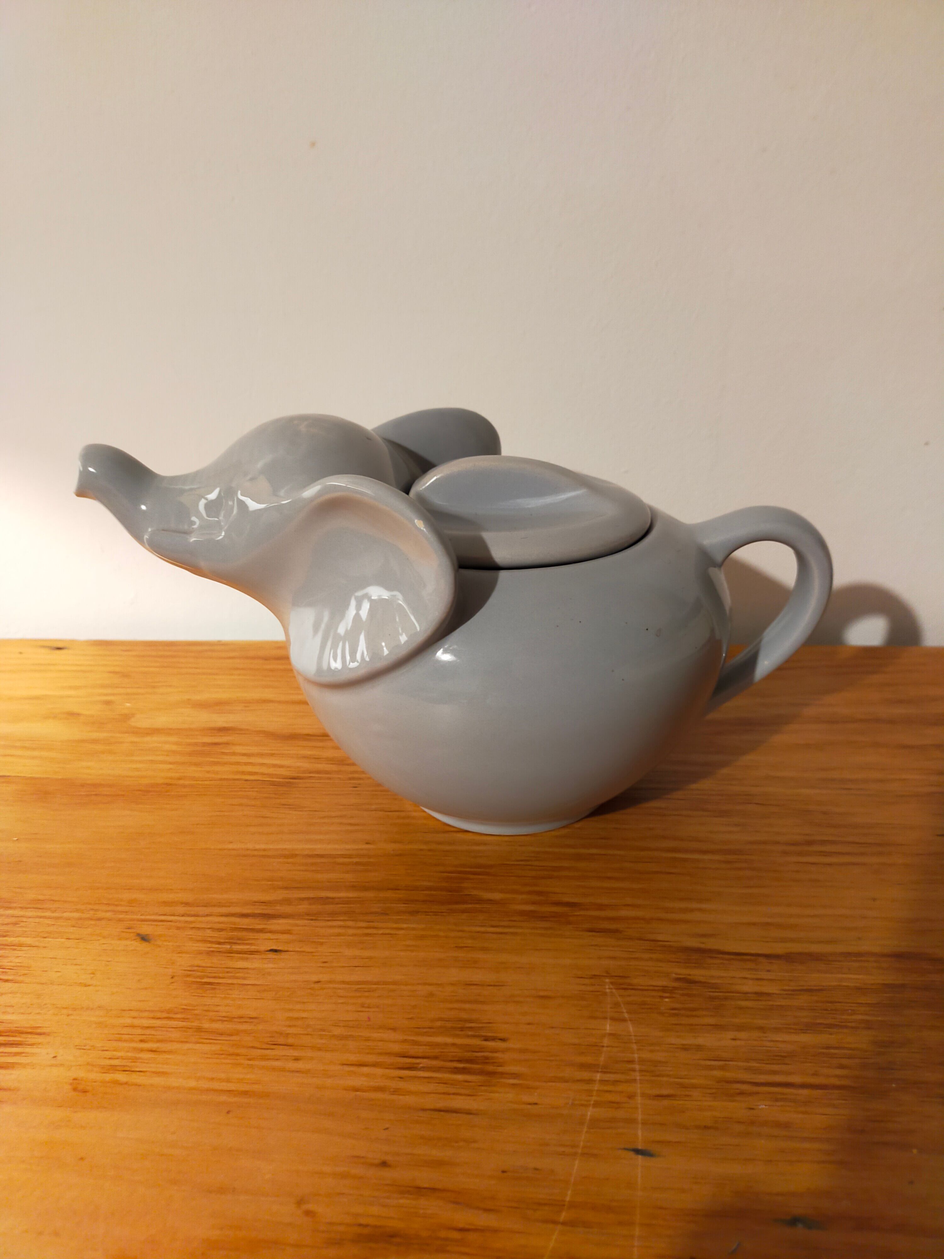 Vintage Elephant teapot in gray ceramic