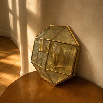 Geometric wall light in brass and glass, 1980s.