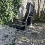 Softpad office chair EA216 by Charles Eames