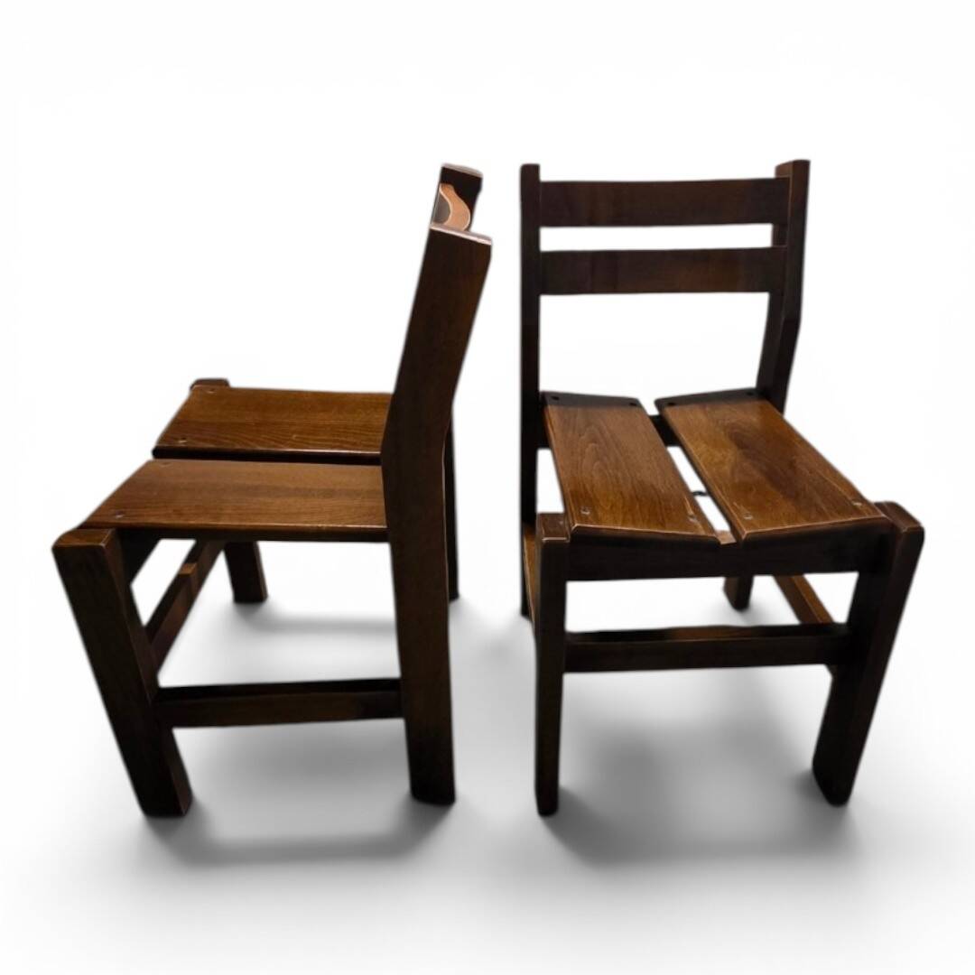 Paire de chaises en orme massif, style Maison Regain