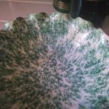 Ceramic bowl with hemmed edges